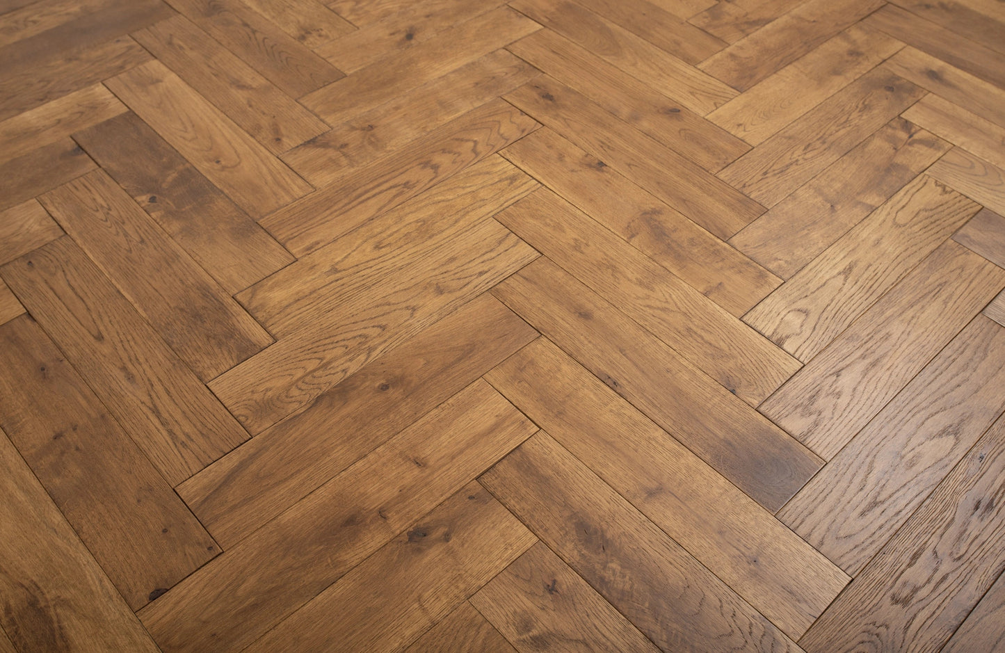 lunara-timber-solid-oak-herringbone-flooring-6