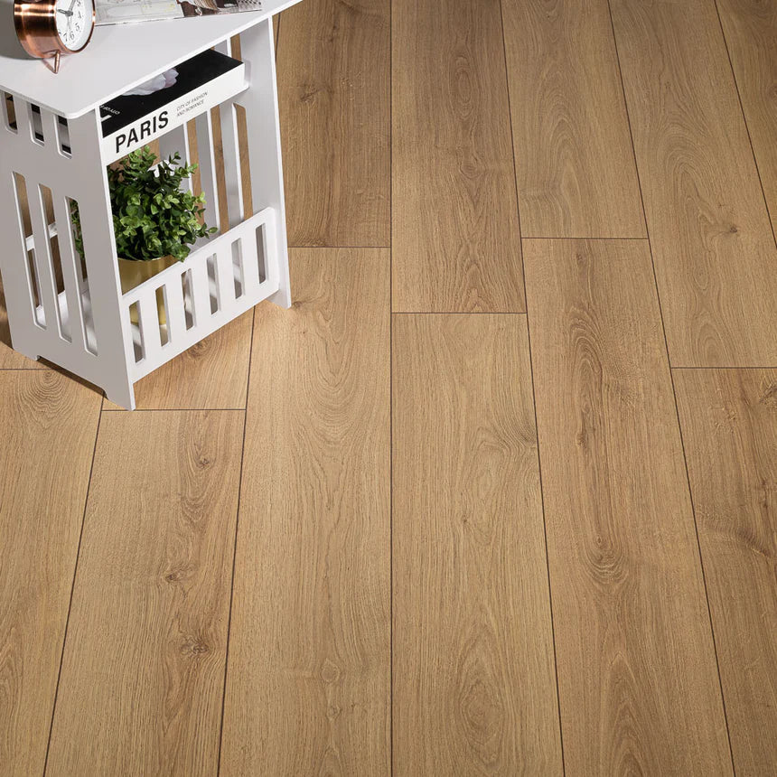 Pavimento laminato impermeabile AC5 da 12 mm in rovere naturale