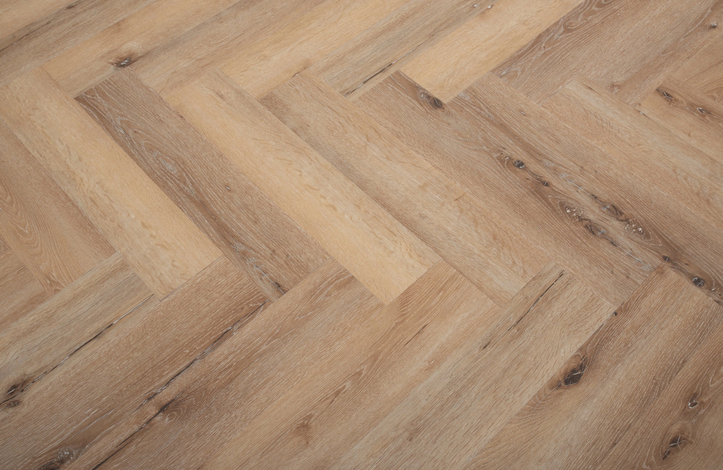 Waterproof Amber Oak Herringbone LVT Rigid Core SPC Click Luxury Vinyl Tile Flooring