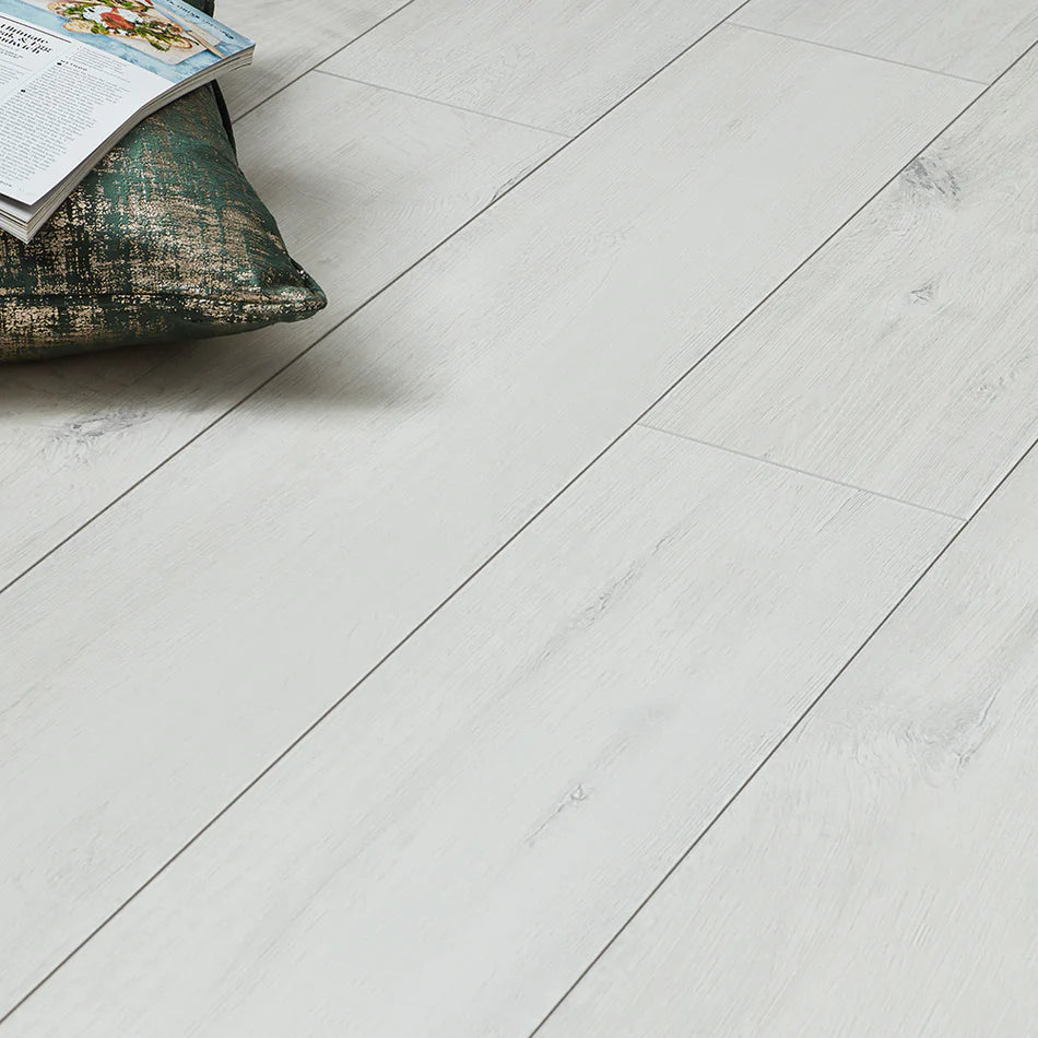 modern-oak-8mm-laminate-flooring-7