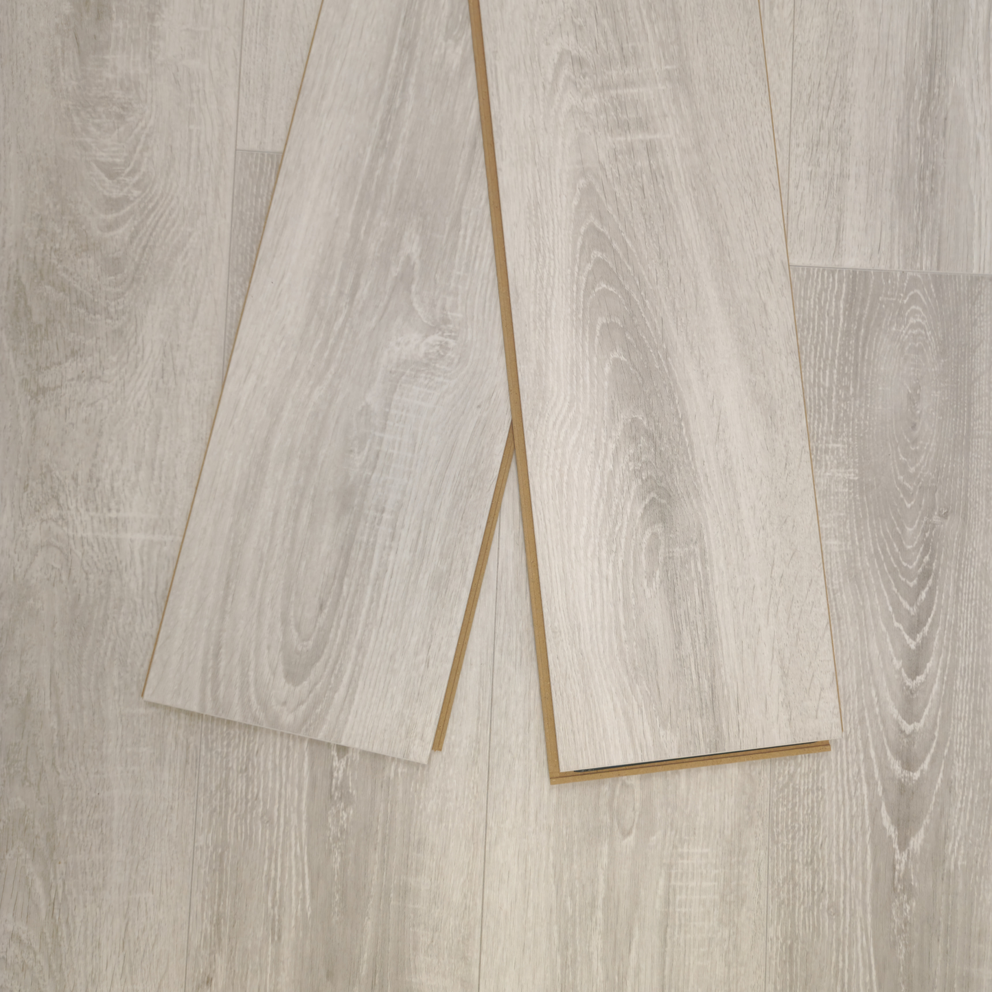 Waterproof Luxury Amberwood Oak 8mm Laminate Flooring