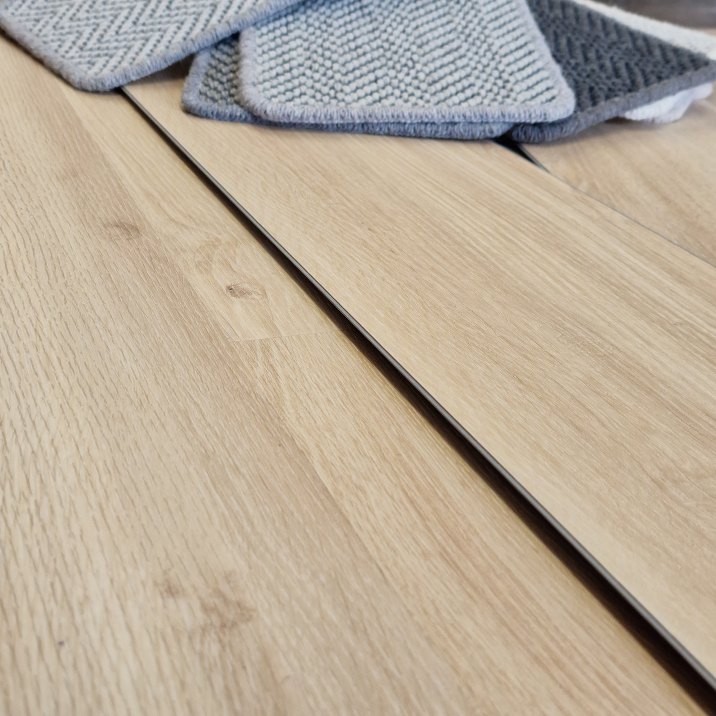 Waterproof Natural Oak Plank LVT Rigid Core SPC Click Luxury Vinyl Tile Flooring