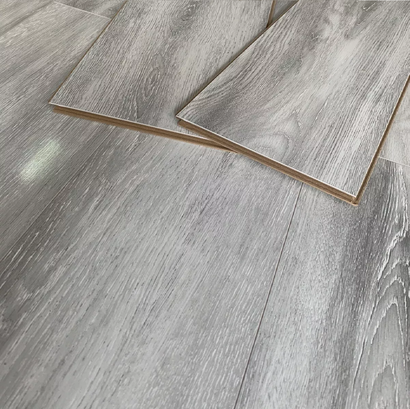 High Gloss Silver Ice 8mm Laminate Flooring