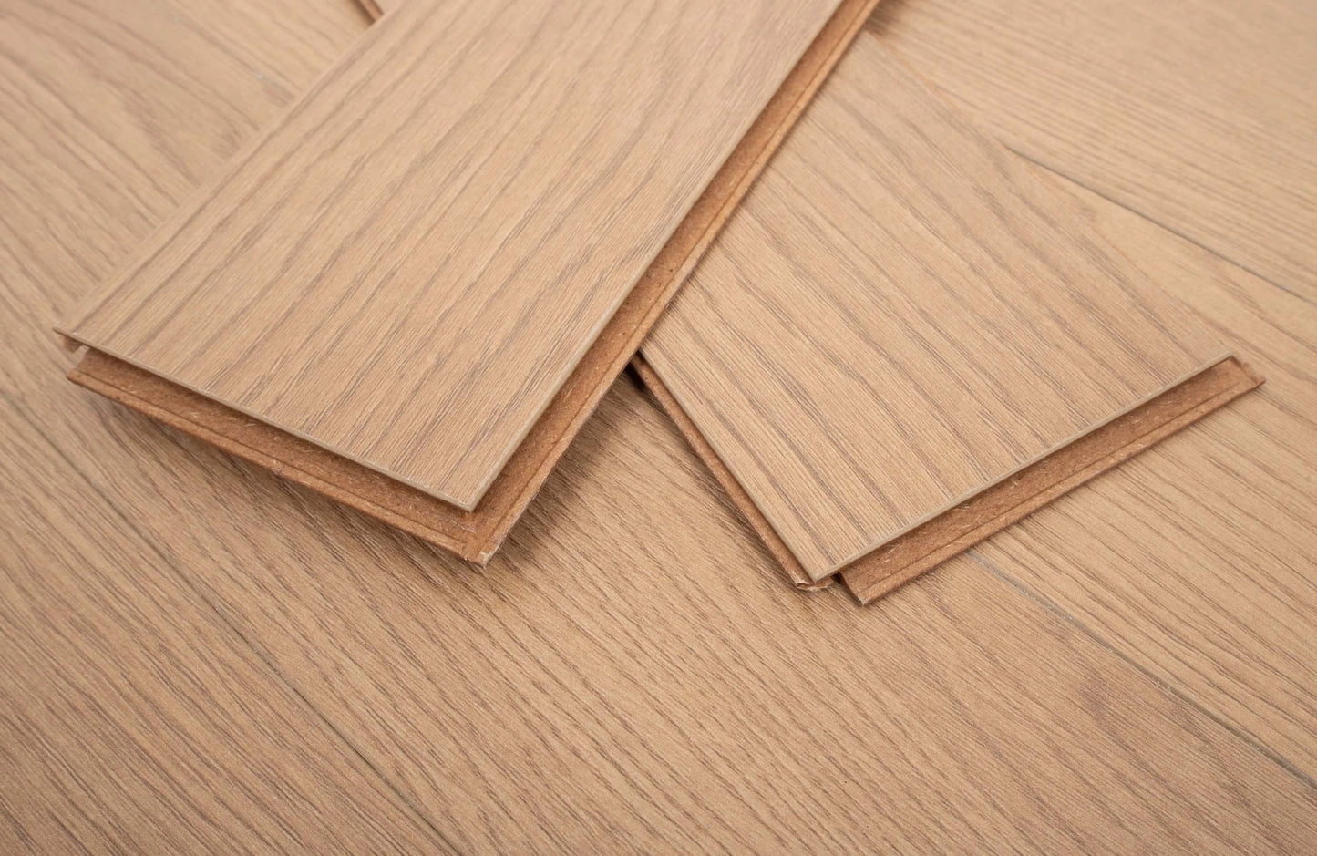 kingsley-8mm-hartington-oak-herringbone-laminate-flooring-9