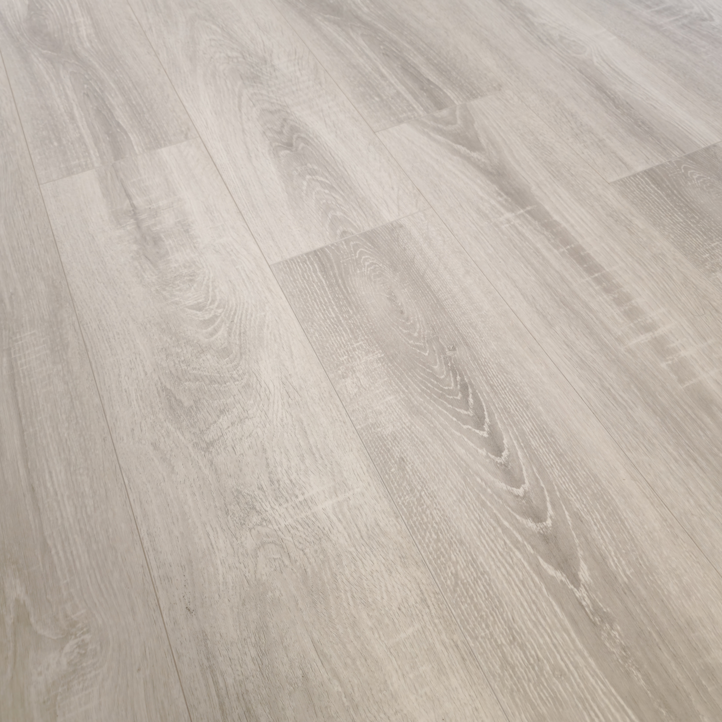 Waterproof Luxury Amberwood Oak 8mm Laminate Flooring