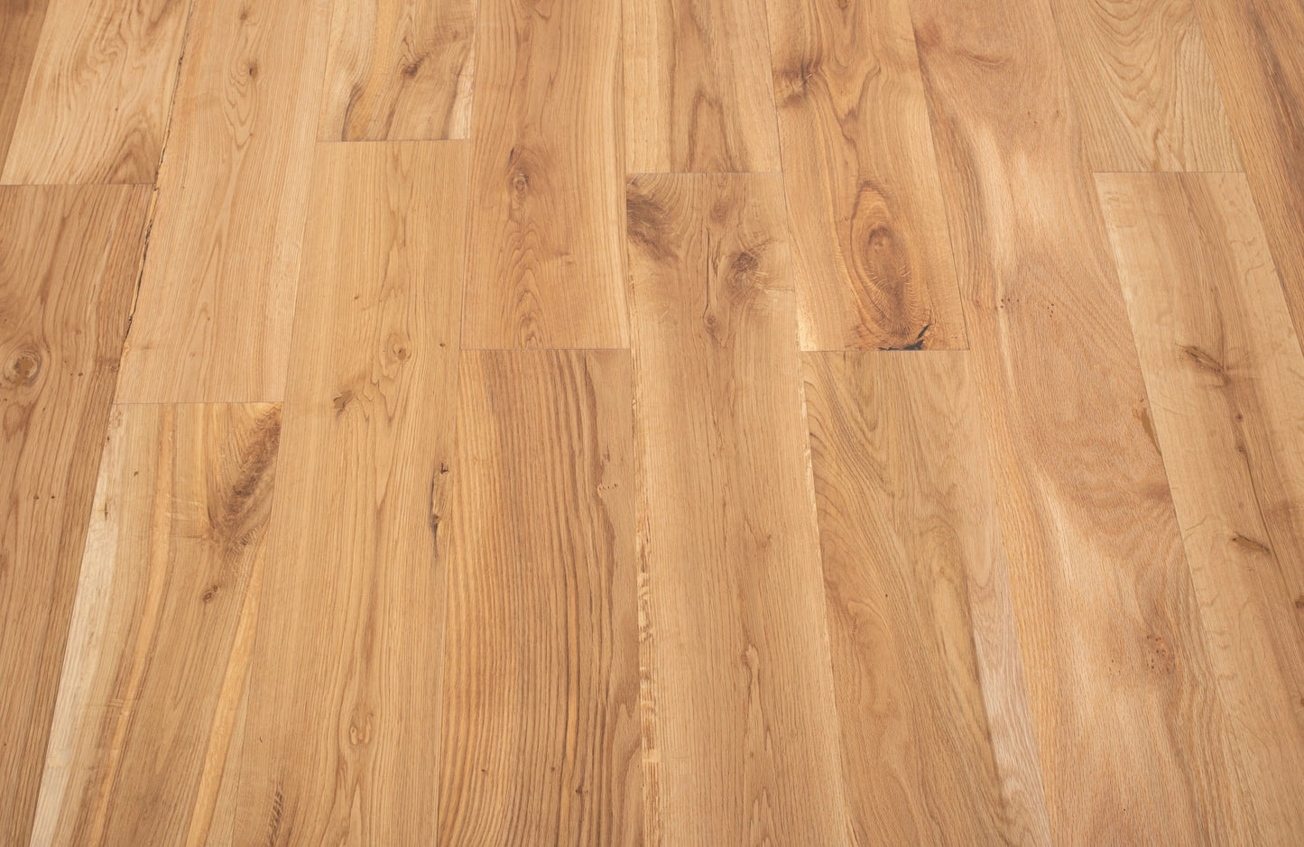 Apex Grain Brushed & Oiled Solid Oak Flooring