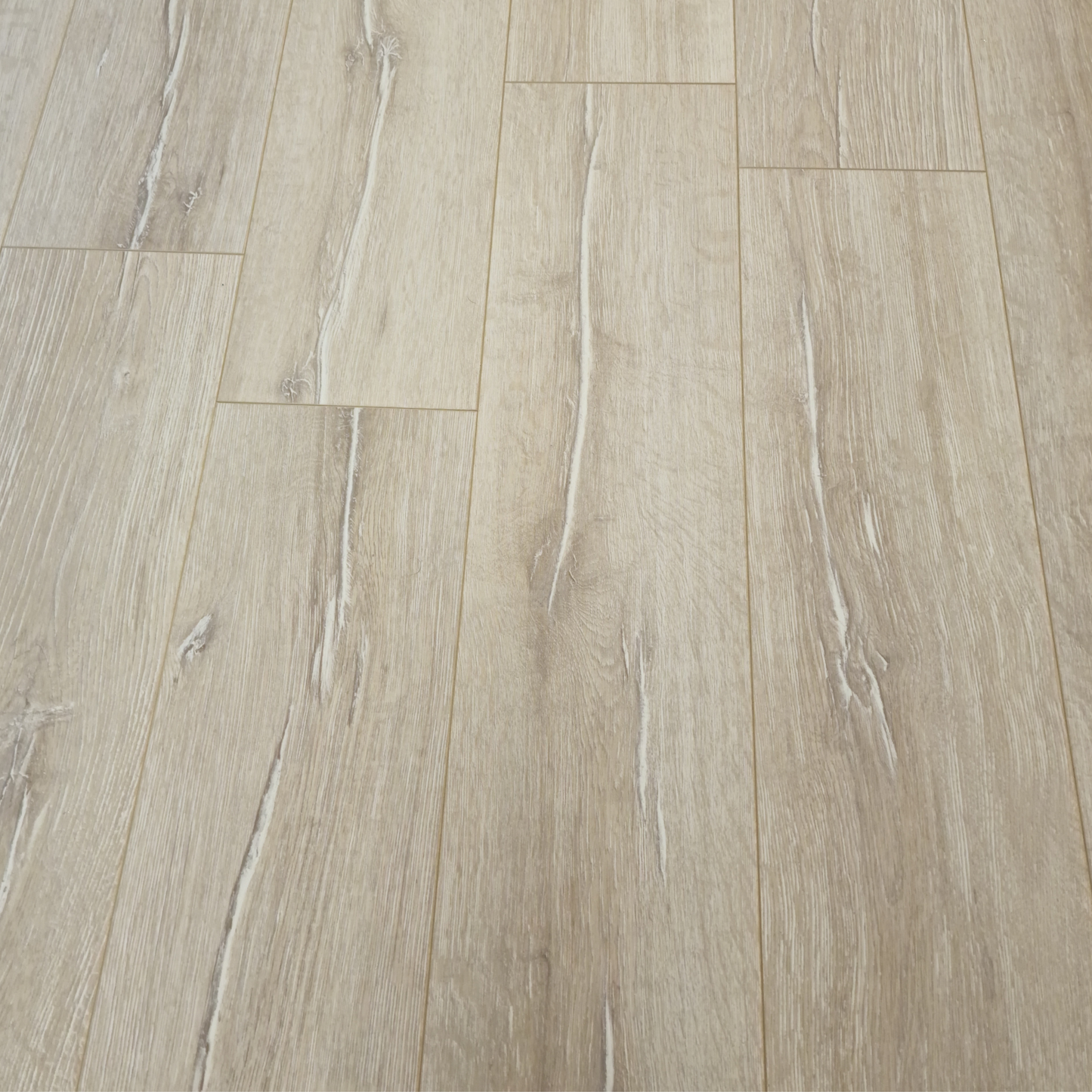 Waterproof Luxury Luma Oak 8mm Laminate Flooring