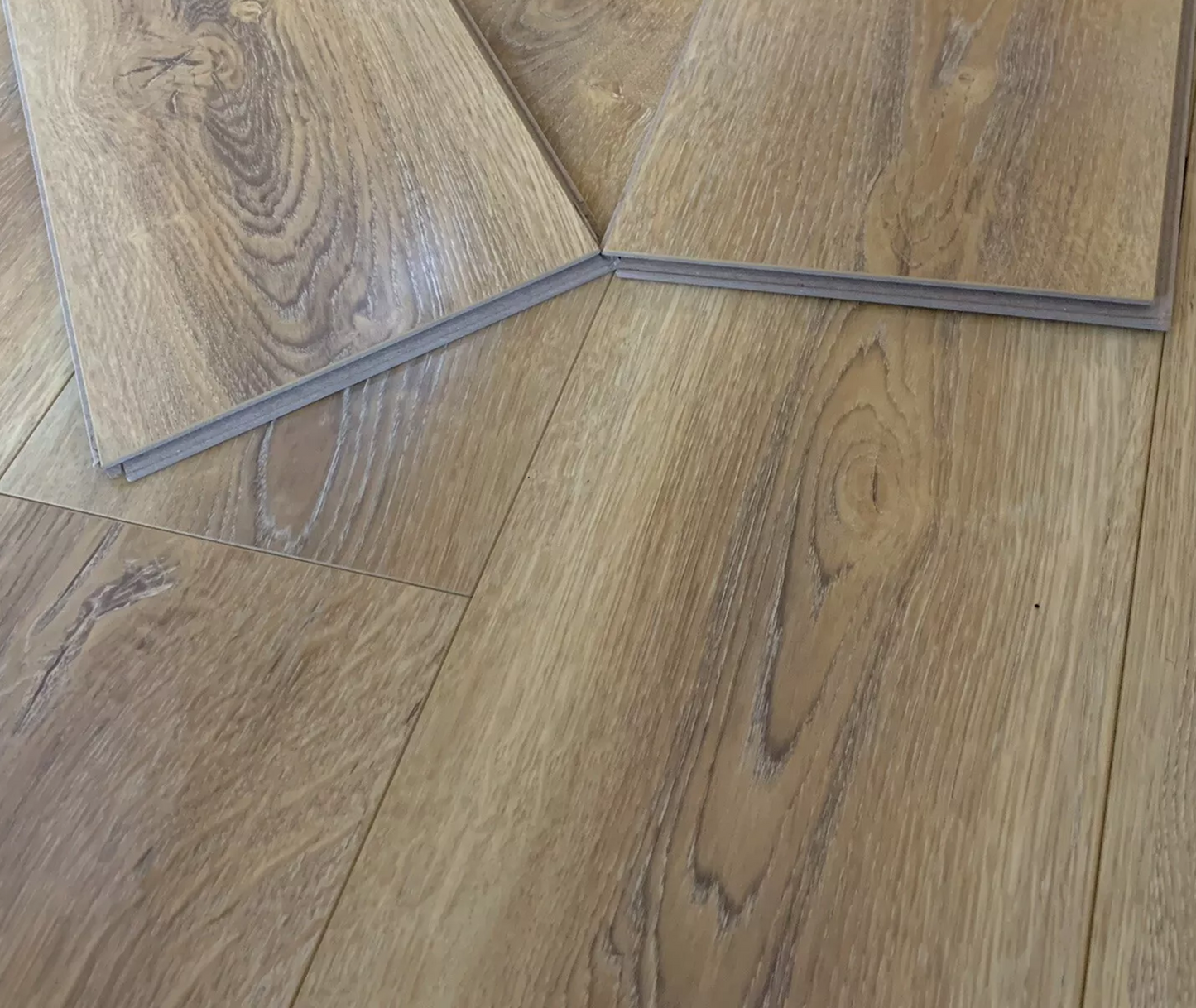 High Gloss Barrel Oak 8mm Laminate Flooring