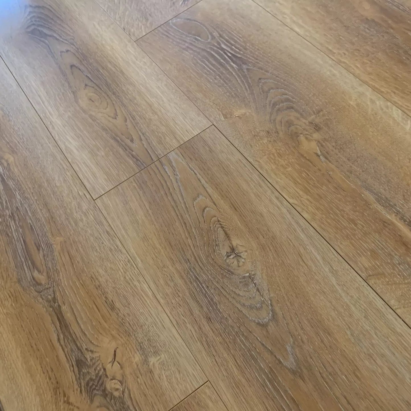 High Gloss Barrel Oak 8mm Laminate Flooring