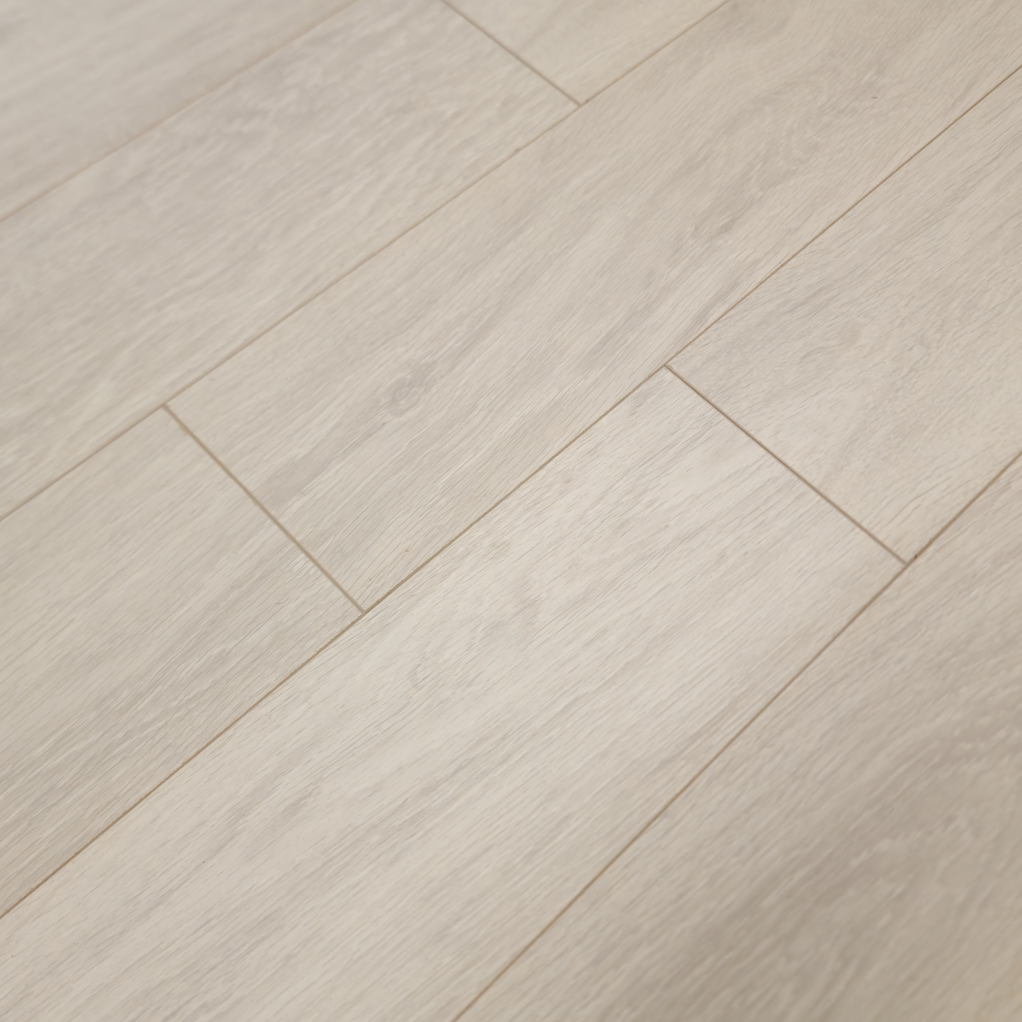 Waterproof Luxury Silverpine Oak 12mm Laminate Flooring