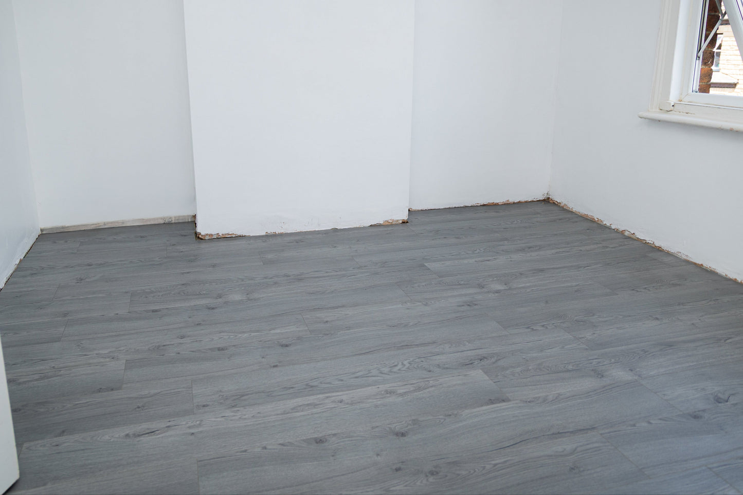 stone-grey-oak-12mm-waterproof-laminate-flooring-3