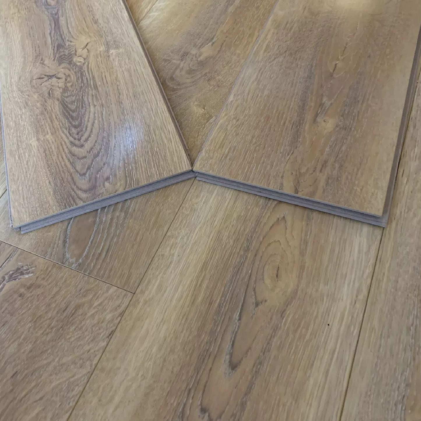 High Gloss Barrel Oak 8mm Laminate Flooring