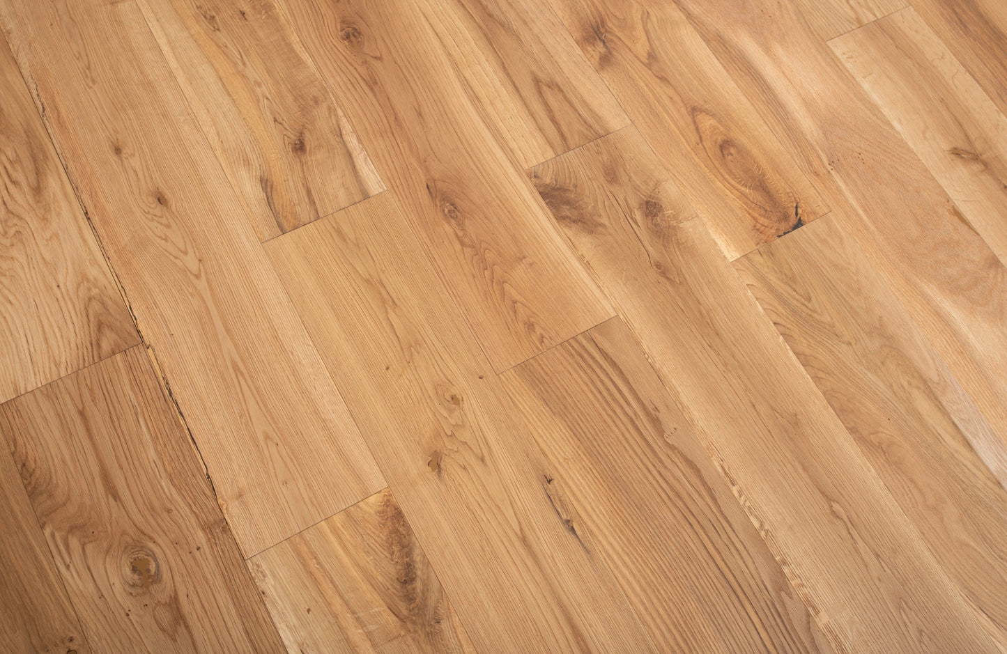 Apex Grain Brushed & Oiled Solid Oak Flooring