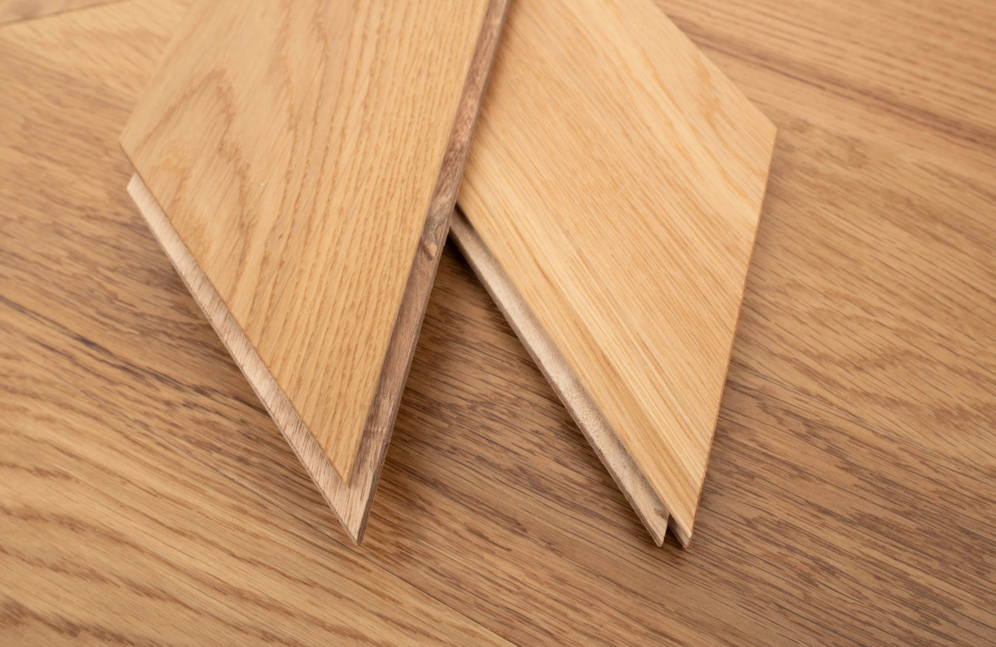 Dunmore Oak 14mm Chevron Smooth & Lacquered Engineered Wood Flooring