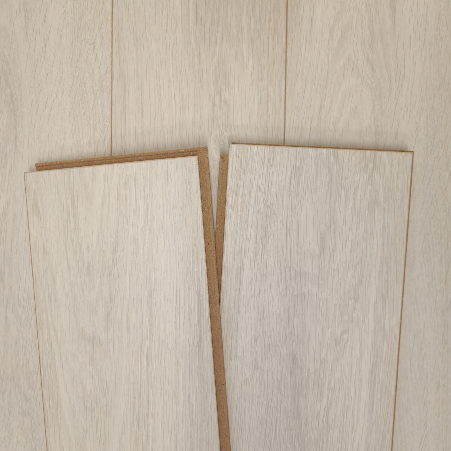 Waterproof Luxury Silverpine Oak 12mm Laminate Flooring