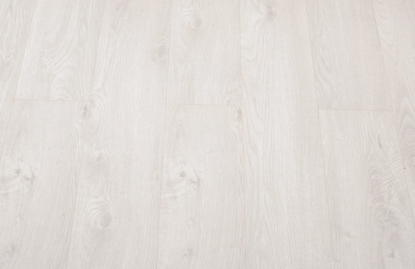 AGT Effect 12mm Laminate Flooring – Eterna