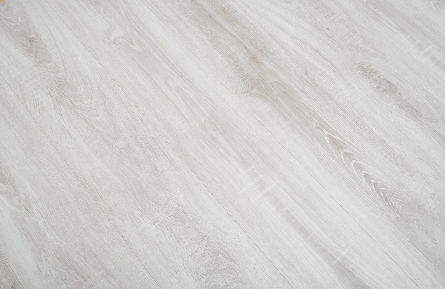 Waterproof Luxury Amberwood Oak 8mm Laminate Flooring