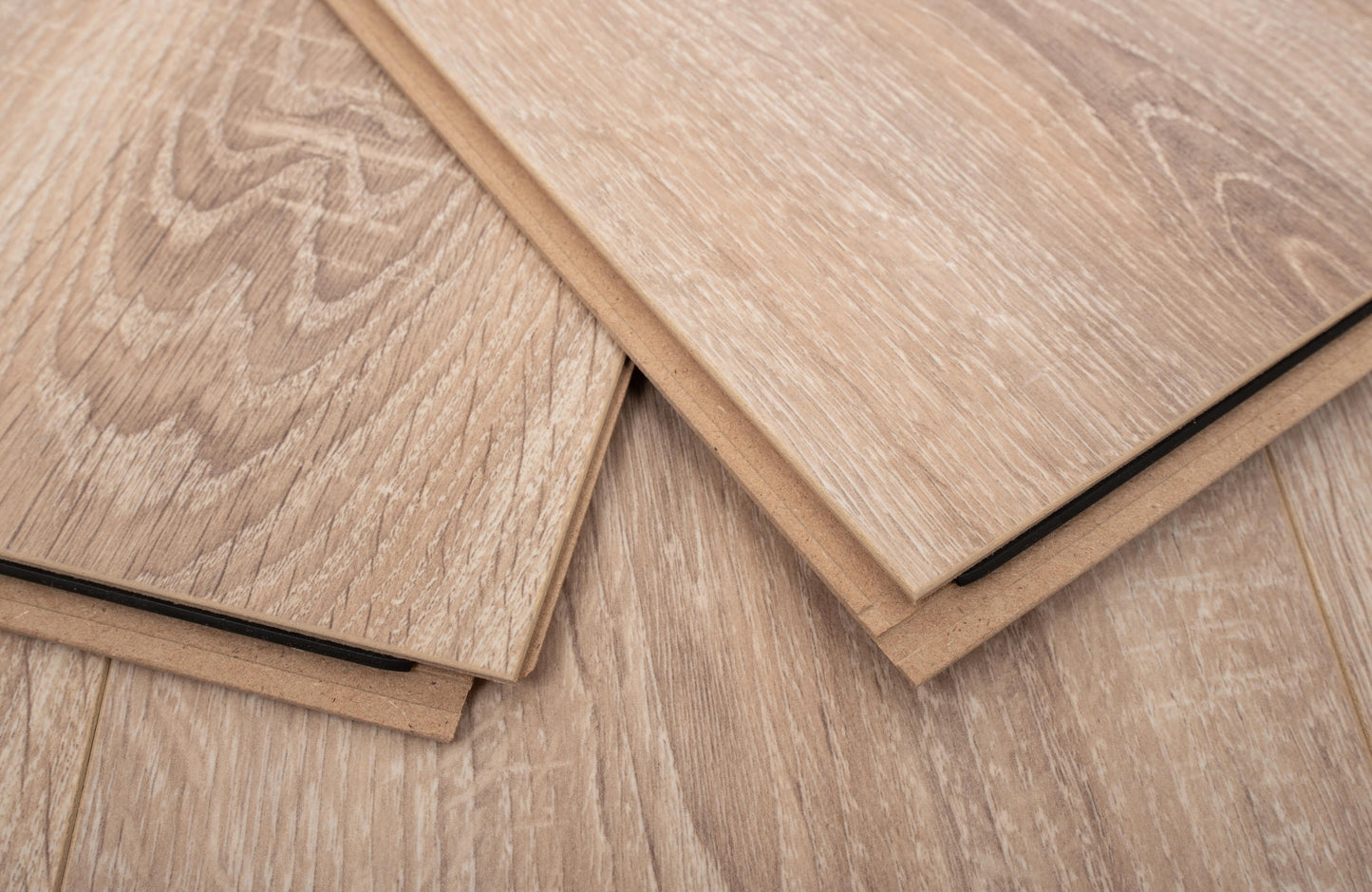 Waterproof Luxury Caramel Oak 8mm Laminate Flooring