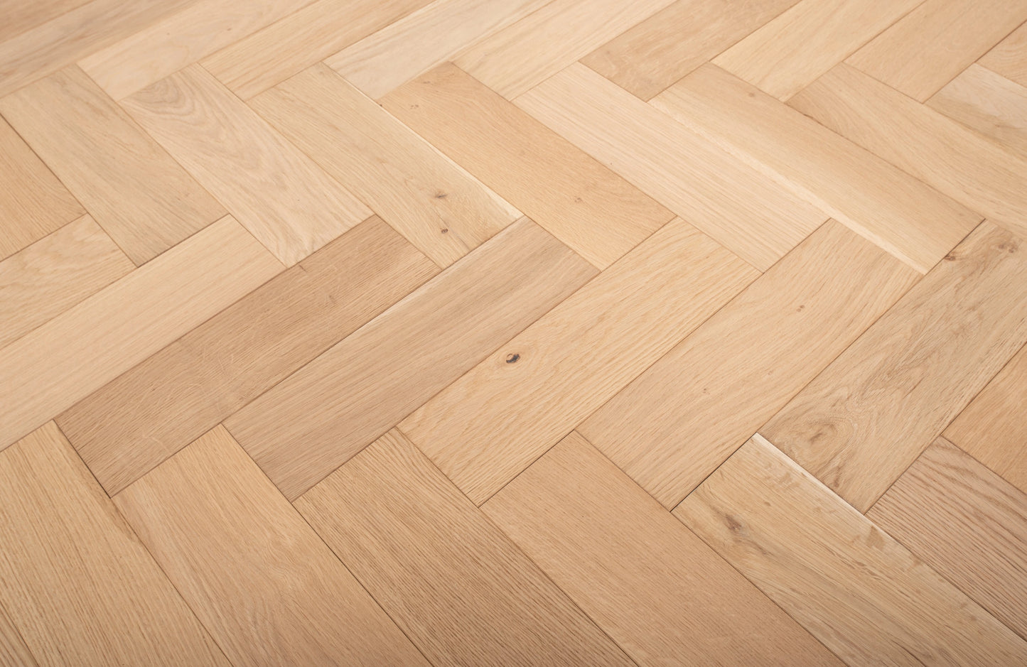 dartmoor-oak-herringbone-engineered-wood-flooring