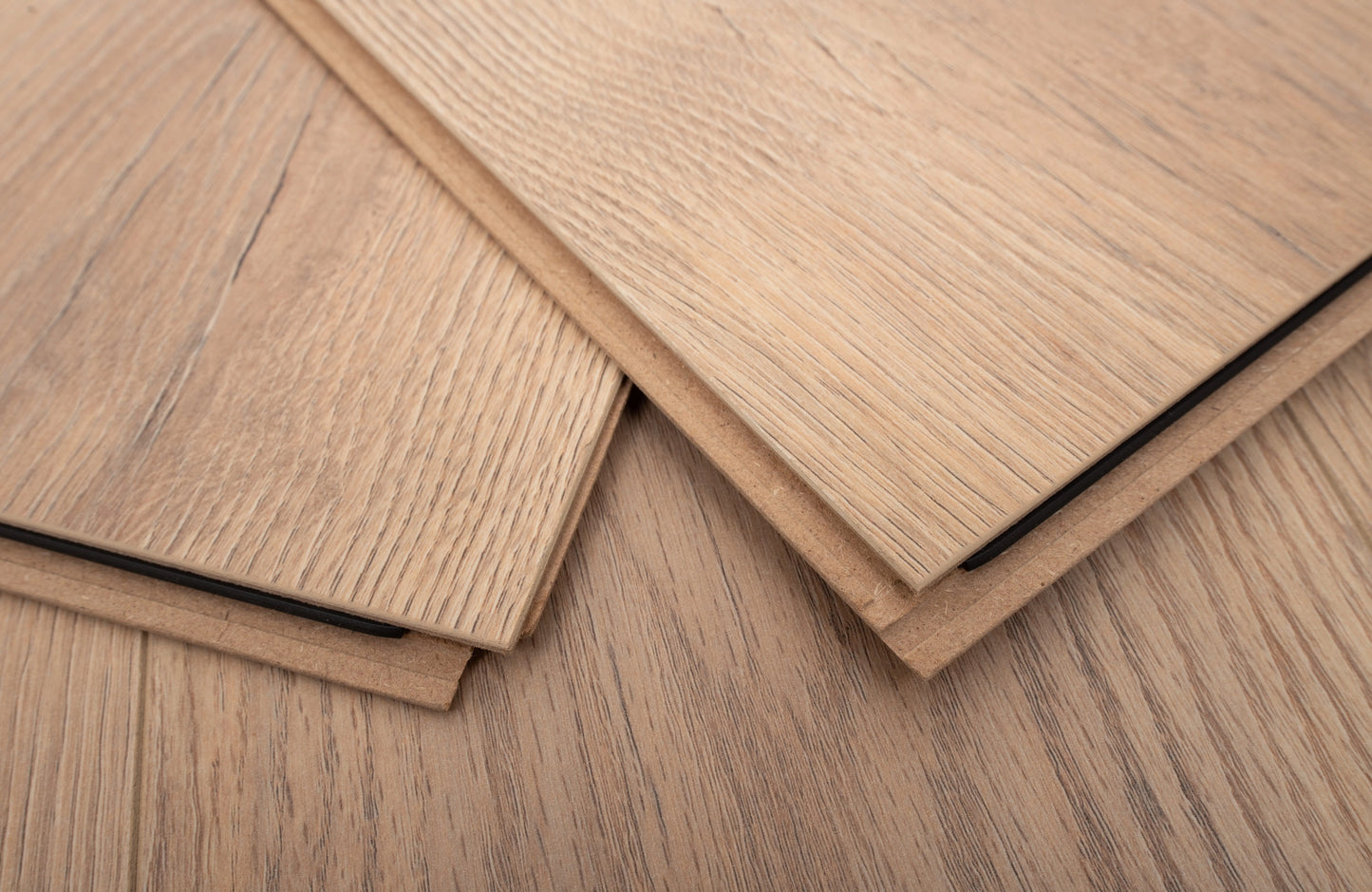 waterproof-luxury-lightwood-oak-8mm-laminate-flooring-6