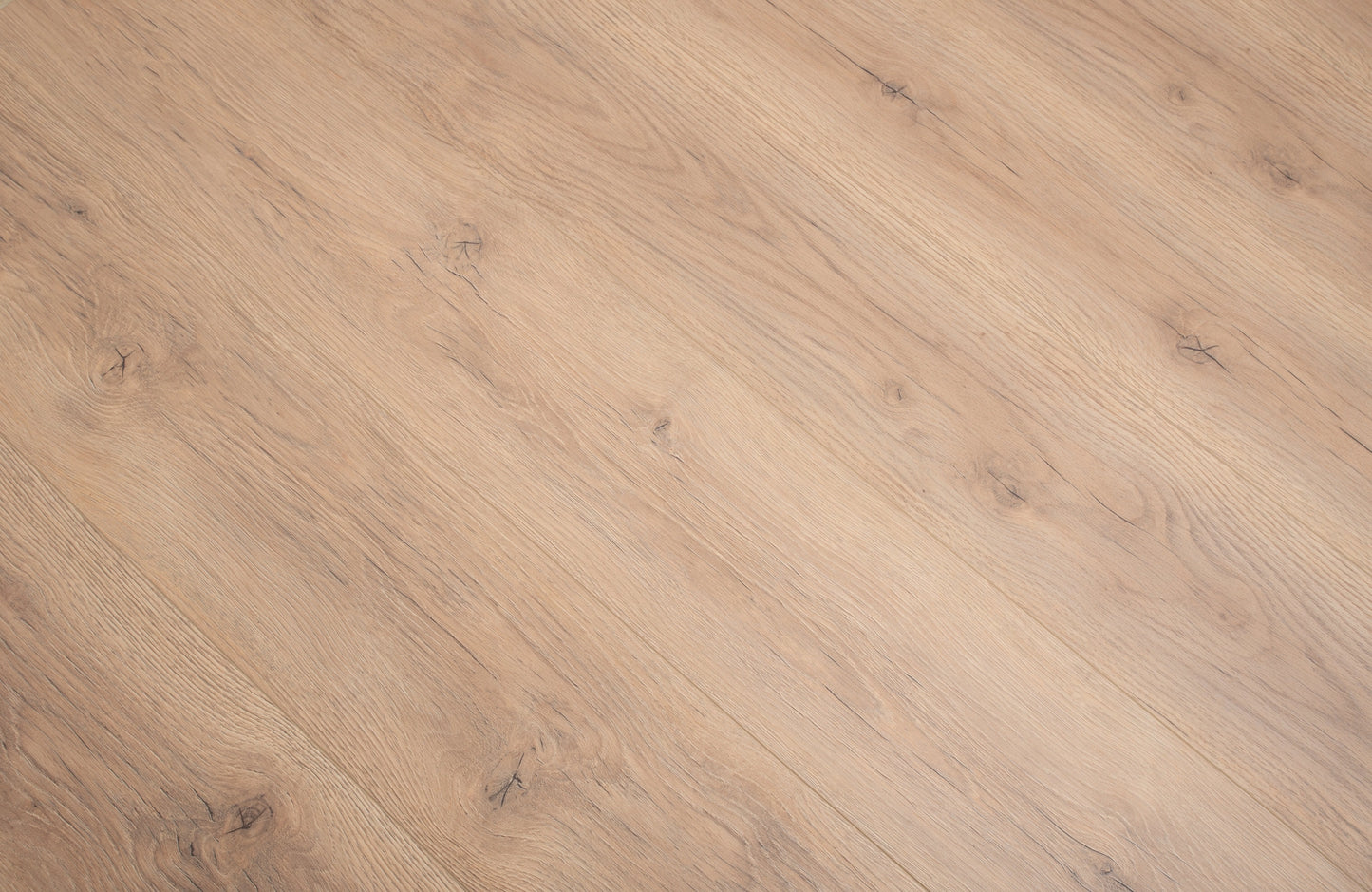 waterproof-luxury-lightwood-oak-8mm-laminate-flooring-3
