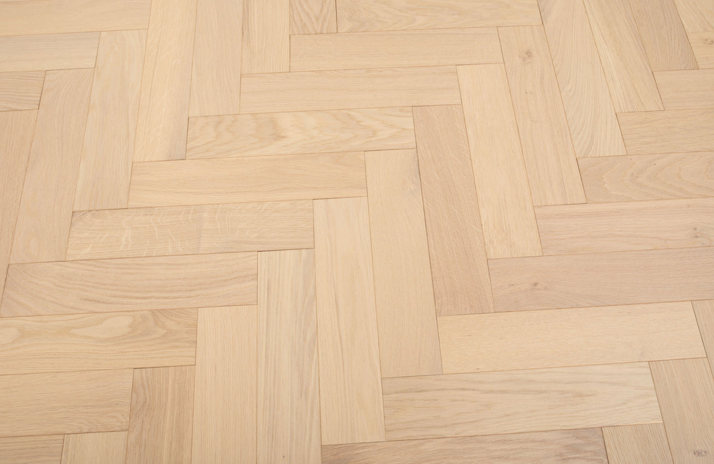 PrimeLine Norwyn Oak 20mm Herringbone Engineered Wood Flooring
