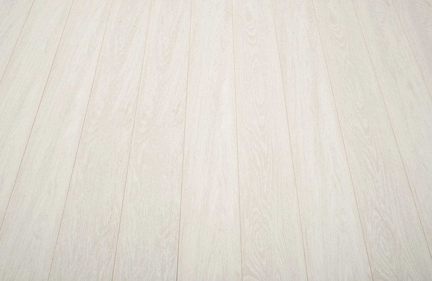 Waterproof Luxury Silverpine Oak 12mm Laminate Flooring