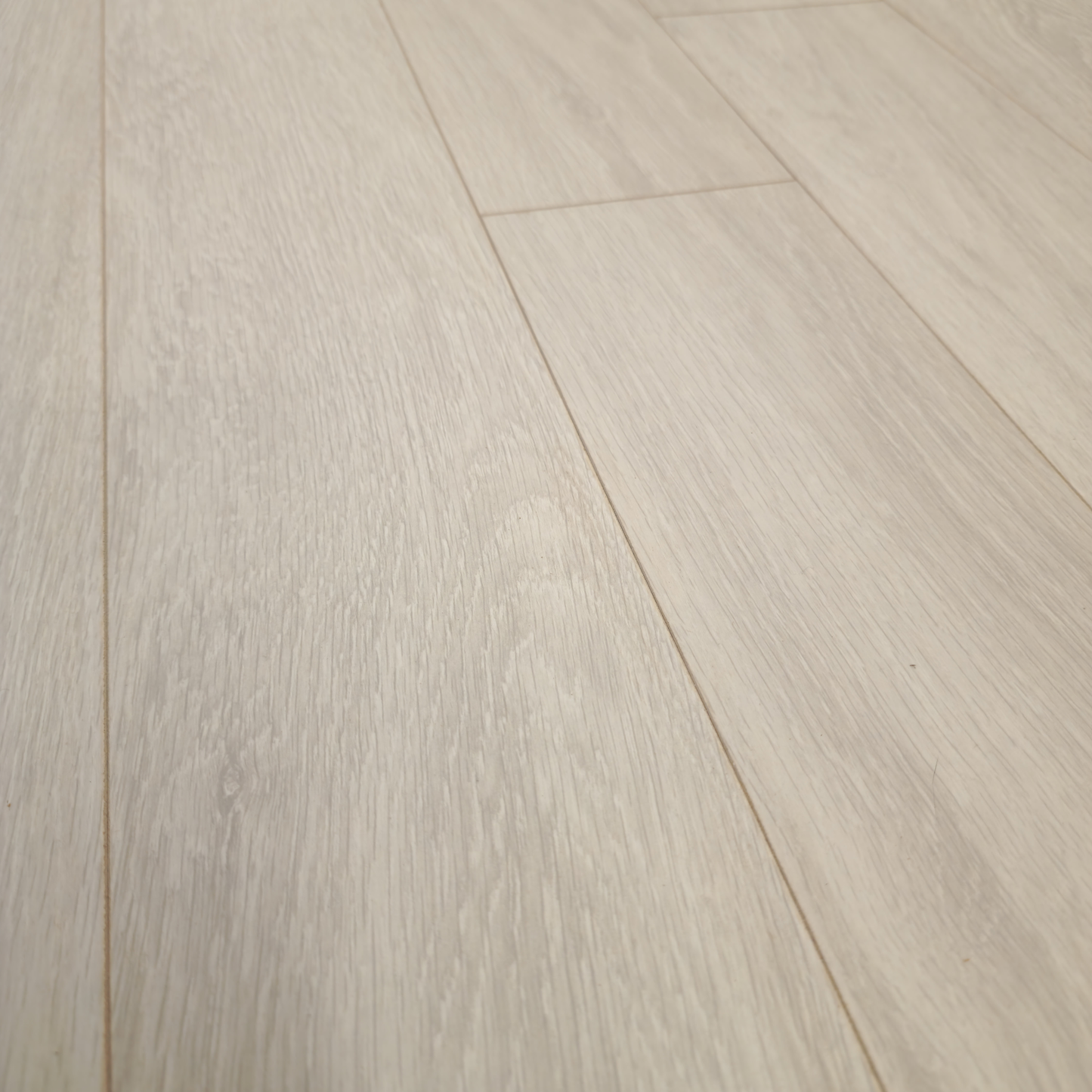 Waterproof Luxury Silverpine Oak 12mm Laminate Flooring