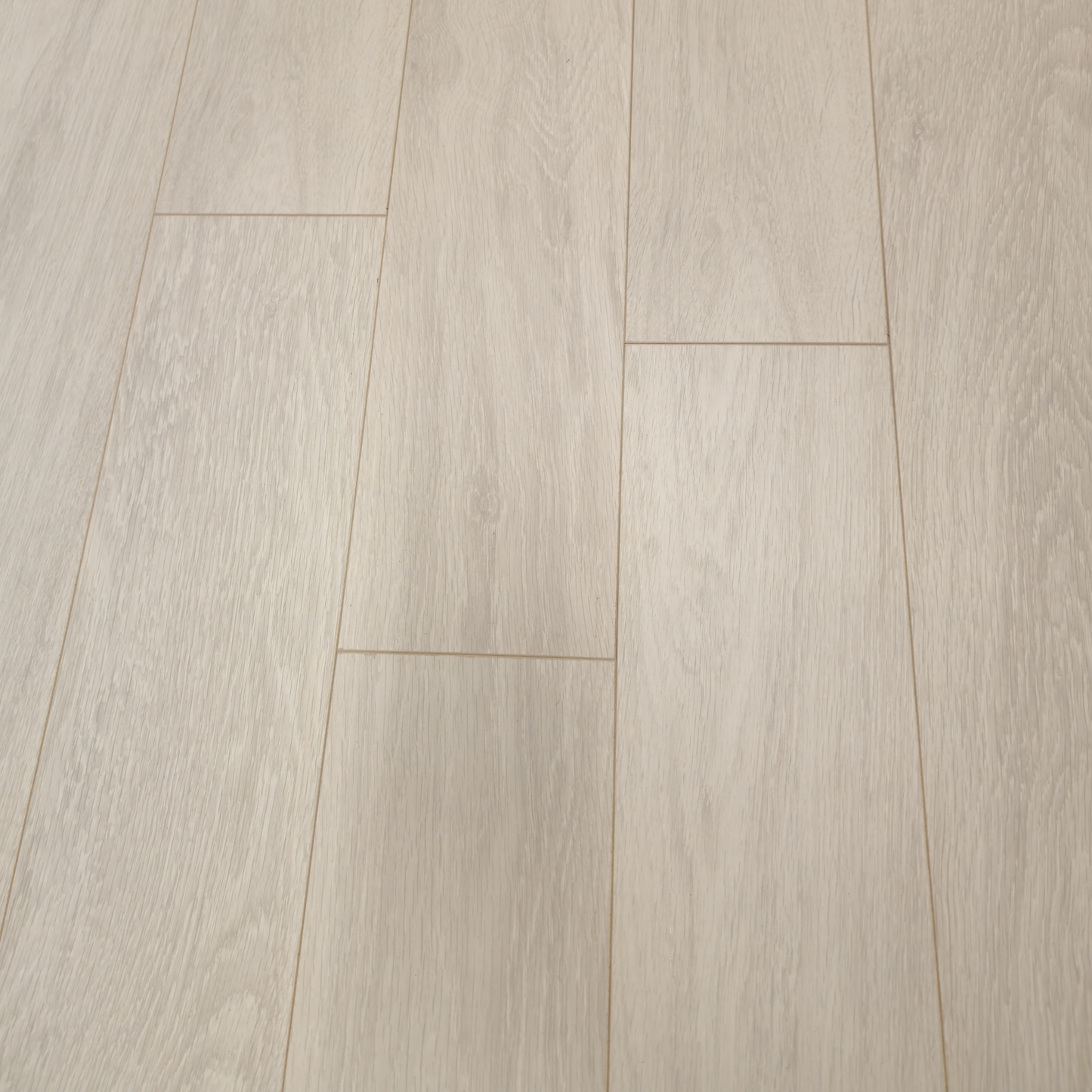 Waterproof Luxury Silverpine Oak 12mm Laminate Flooring