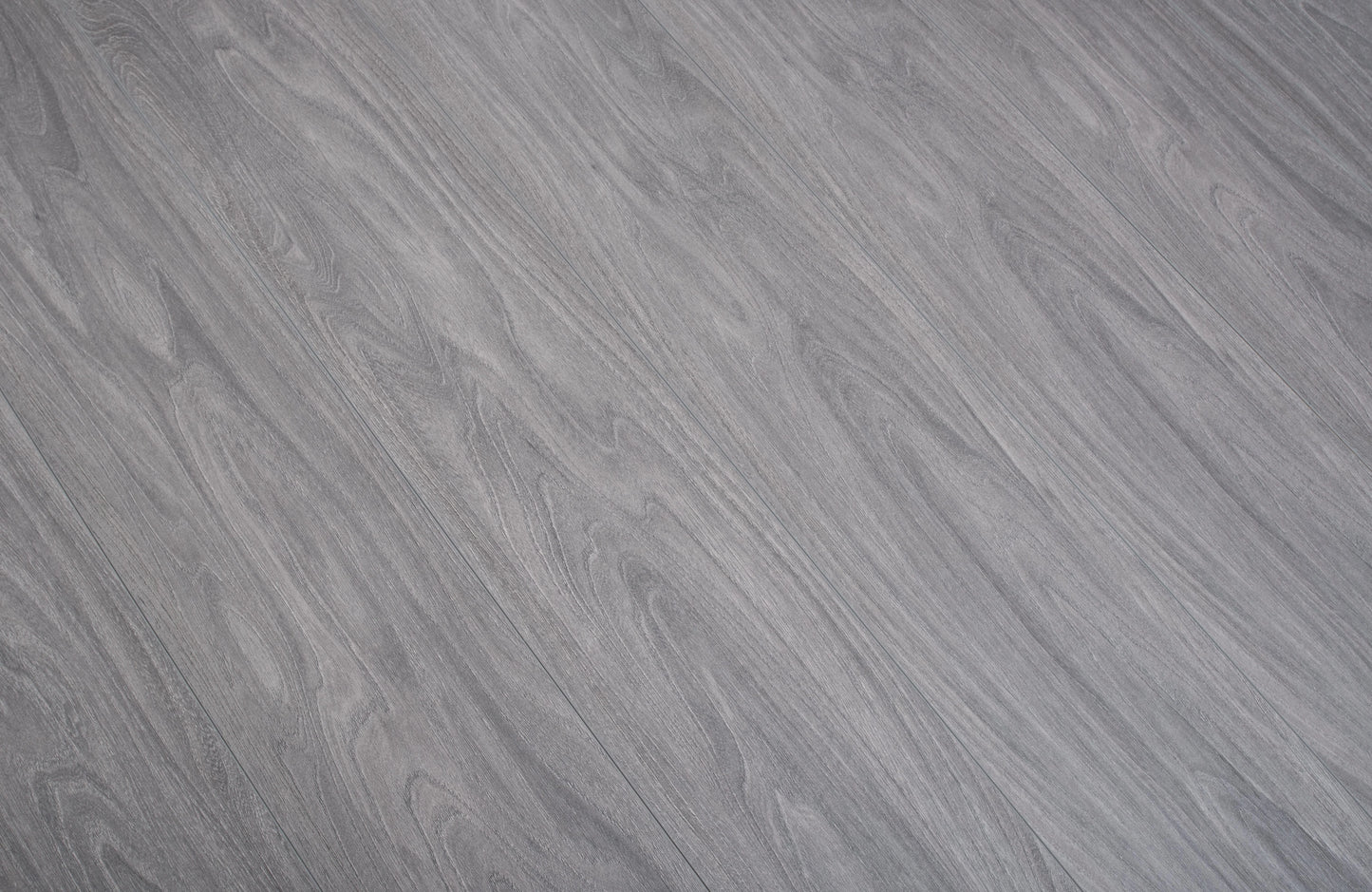 waterproof-luxury-storm-grey-oak-8mm-laminate-flooring-ac5-2