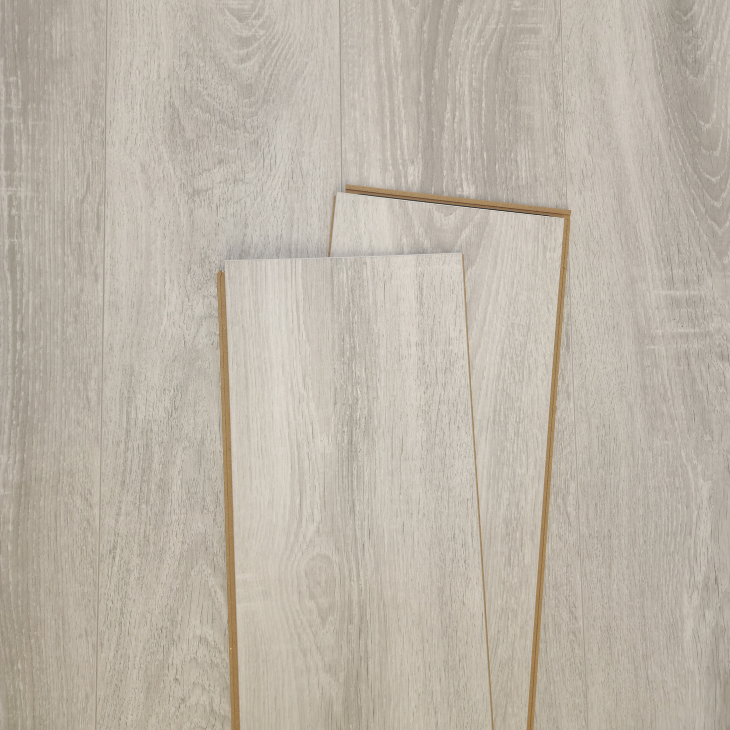 Waterproof Luxury Amberwood Oak 8mm Laminate Flooring