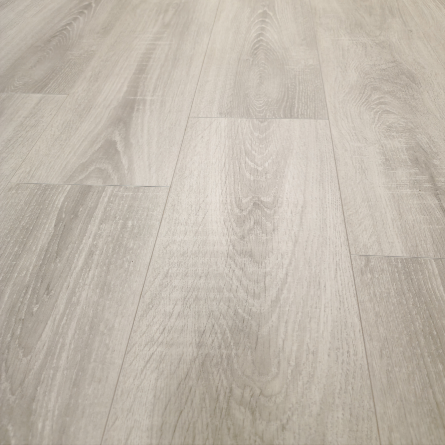 Waterproof Luxury Amberwood Oak 8mm Laminate Flooring