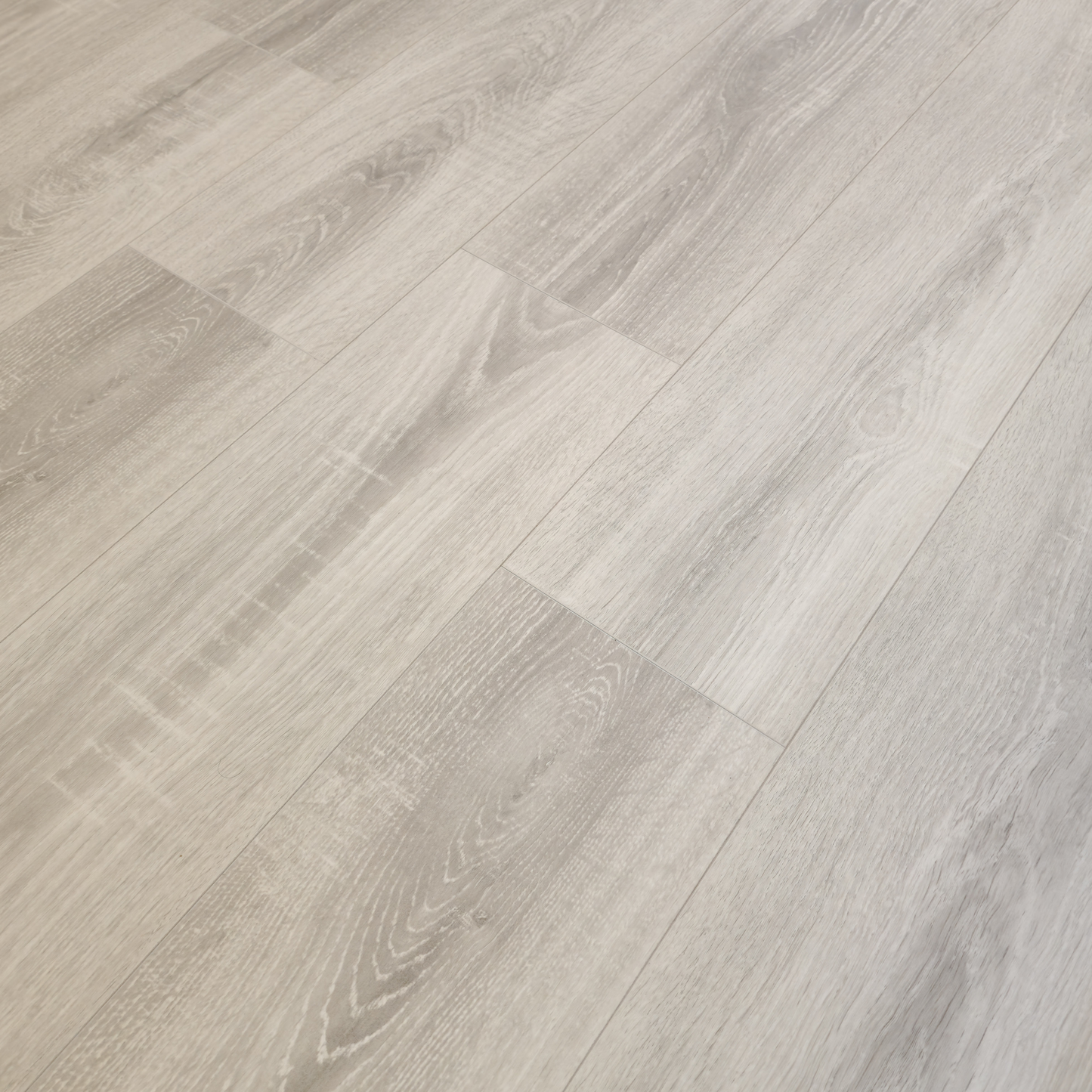Waterproof Luxury Amberwood Oak 8mm Laminate Flooring
