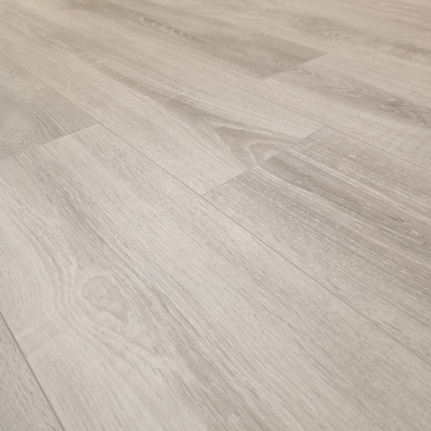 Waterproof Luxury Amberwood Oak 8mm Laminate Flooring