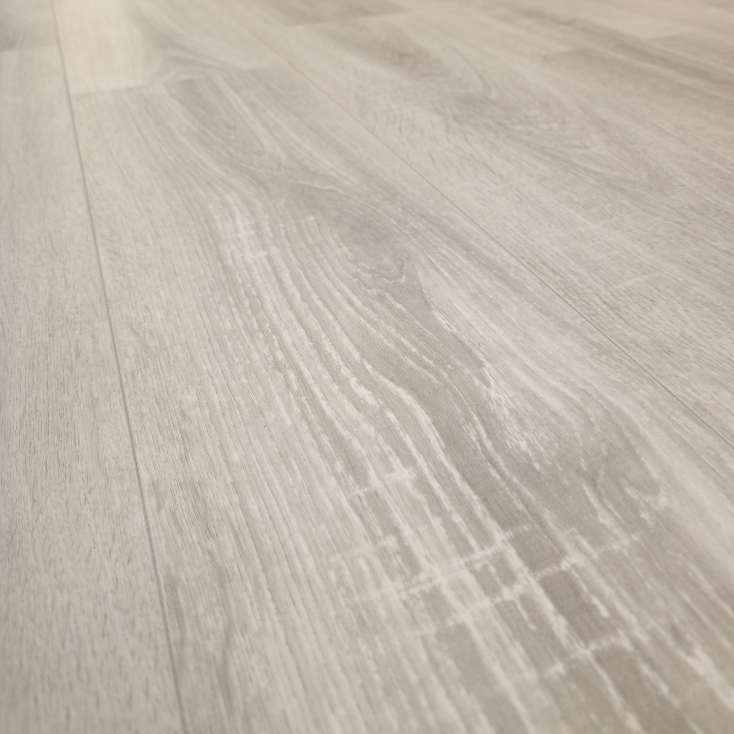 Waterproof Luxury Amberwood Oak 8mm Laminate Flooring