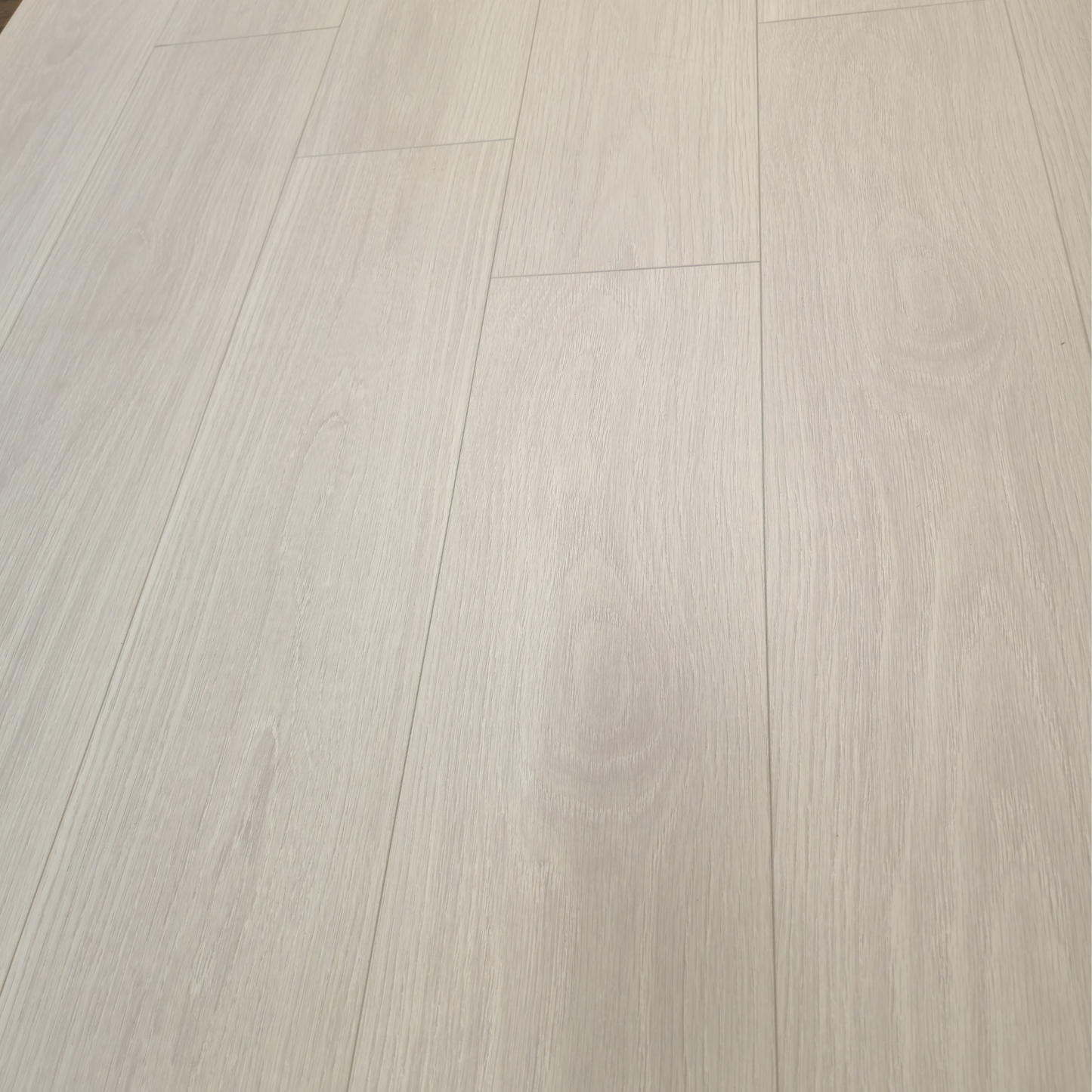 Waterproof Luxury Brightwood Oak 8mm Laminate Flooring