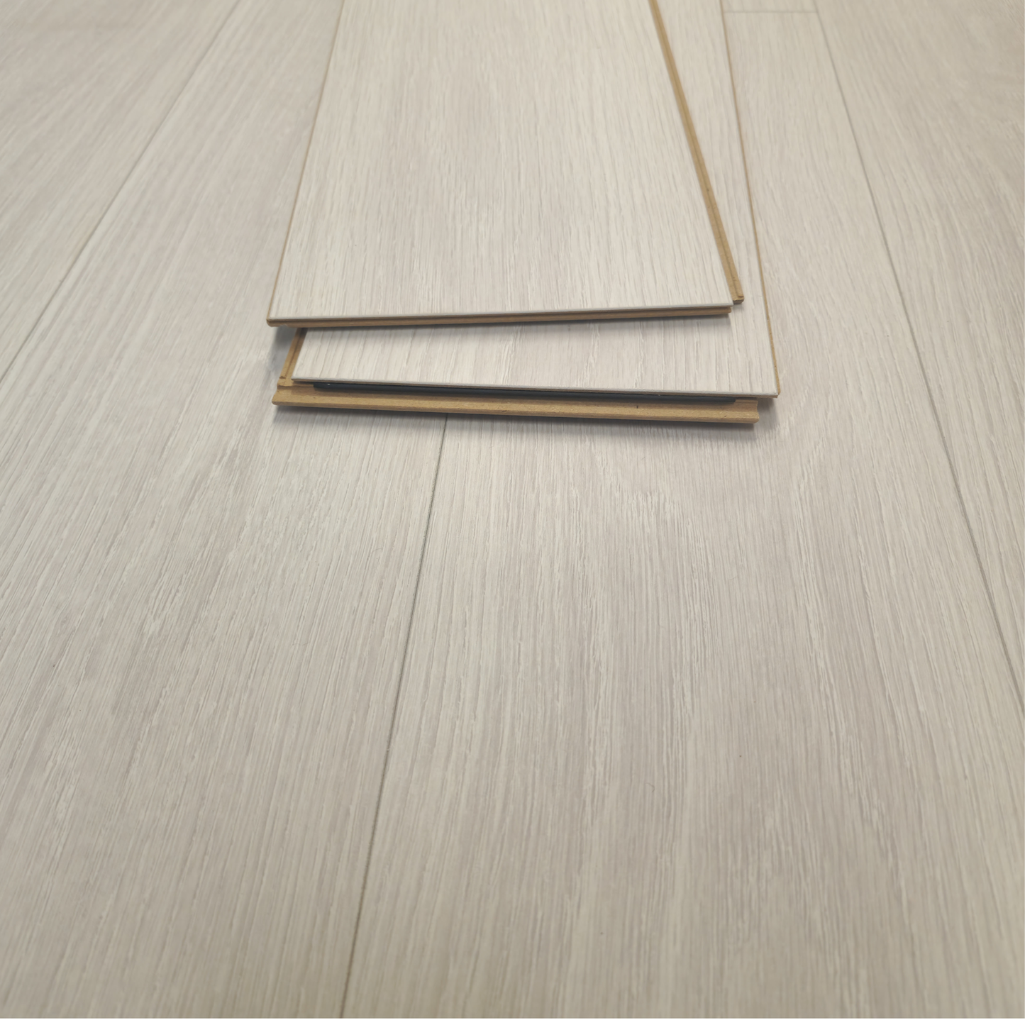 Waterproof Luxury Brightwood Oak 8mm Laminate Flooring