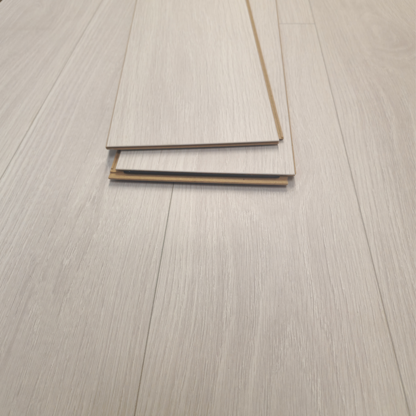 Waterproof Luxury Brightwood Oak 8mm Laminate Flooring