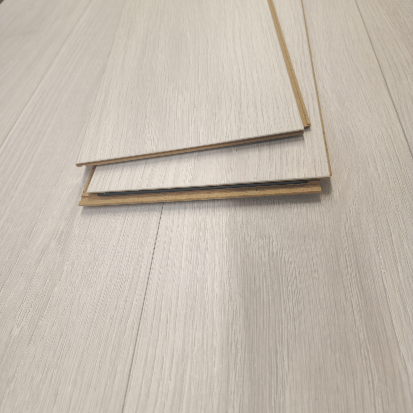 Waterproof Luxury Brightwood Oak 8mm Laminate Flooring