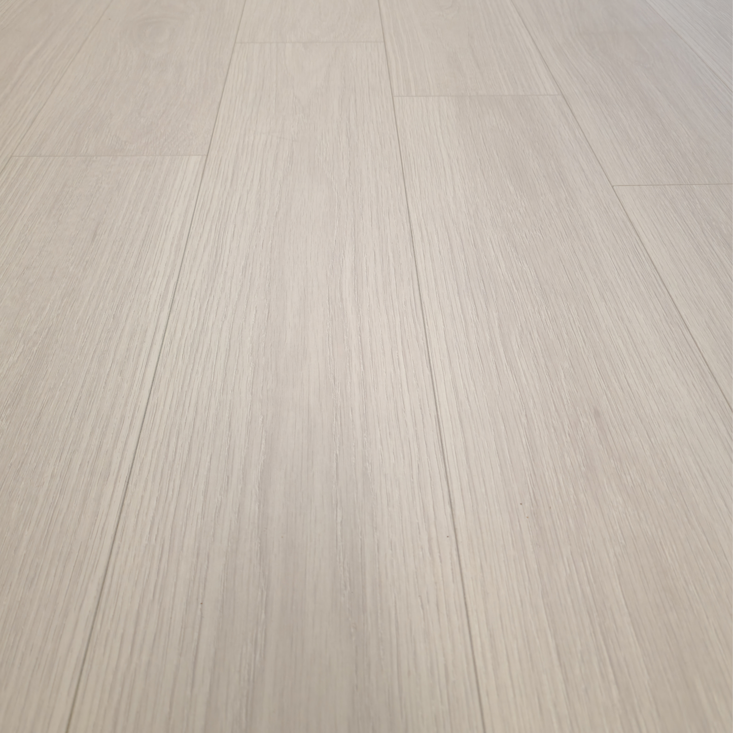 Waterproof Luxury Brightwood Oak 8mm Laminate Flooring