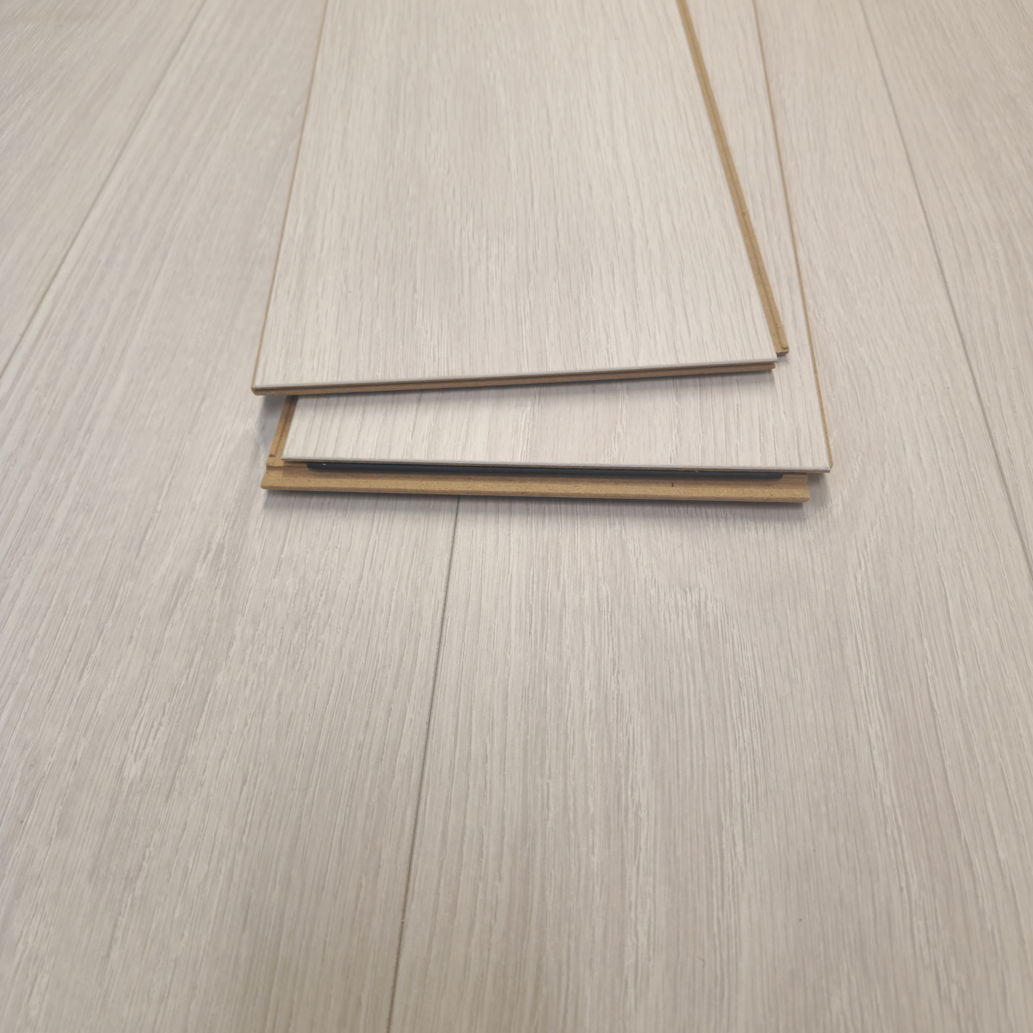 Waterproof Luxury Brightwood Oak 8mm Laminate Flooring