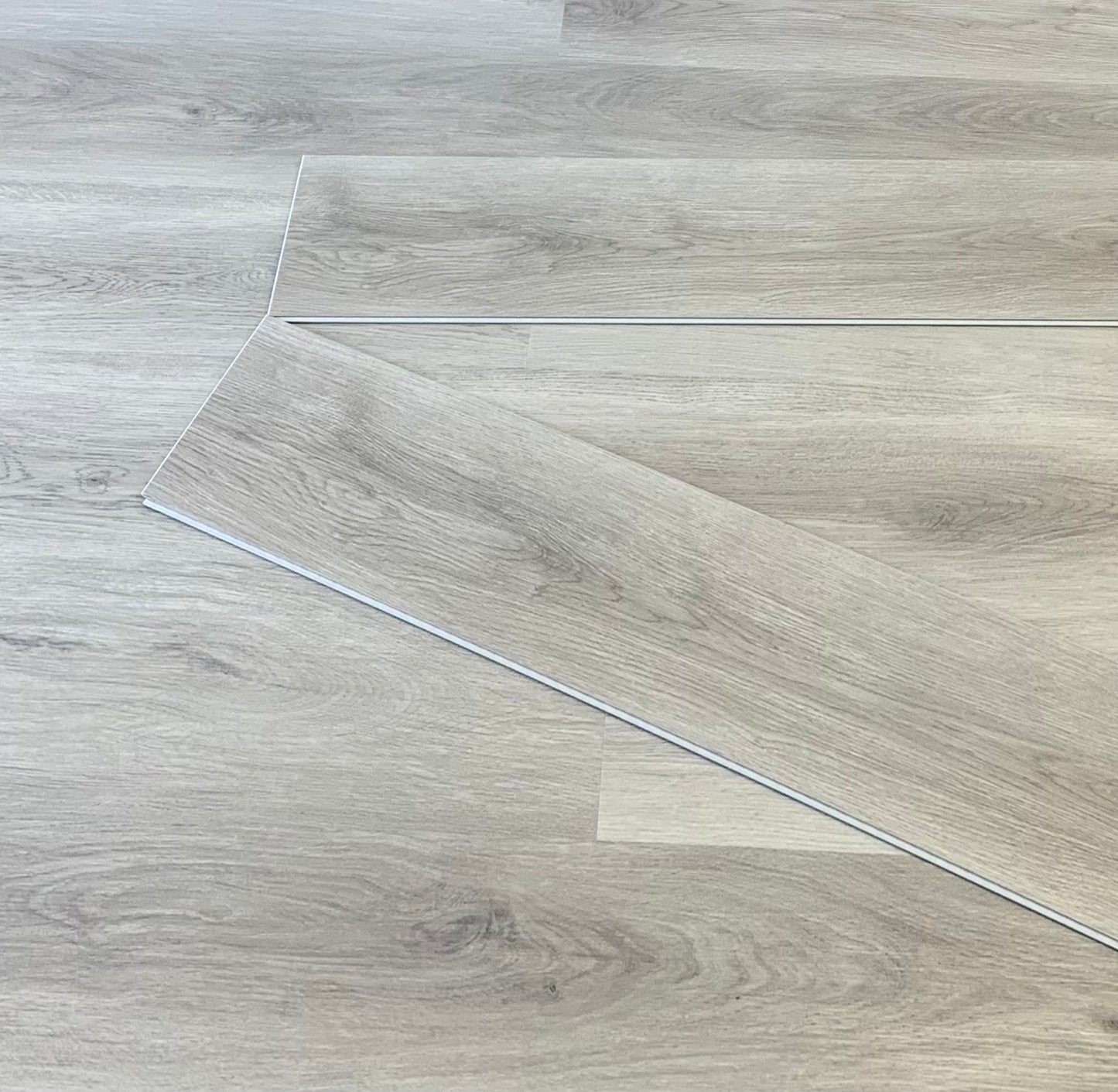 Waterproof Ashen Grey Oak  Plank LVT Rigid Core SPC Click Luxury Vinyl Tile Flooring