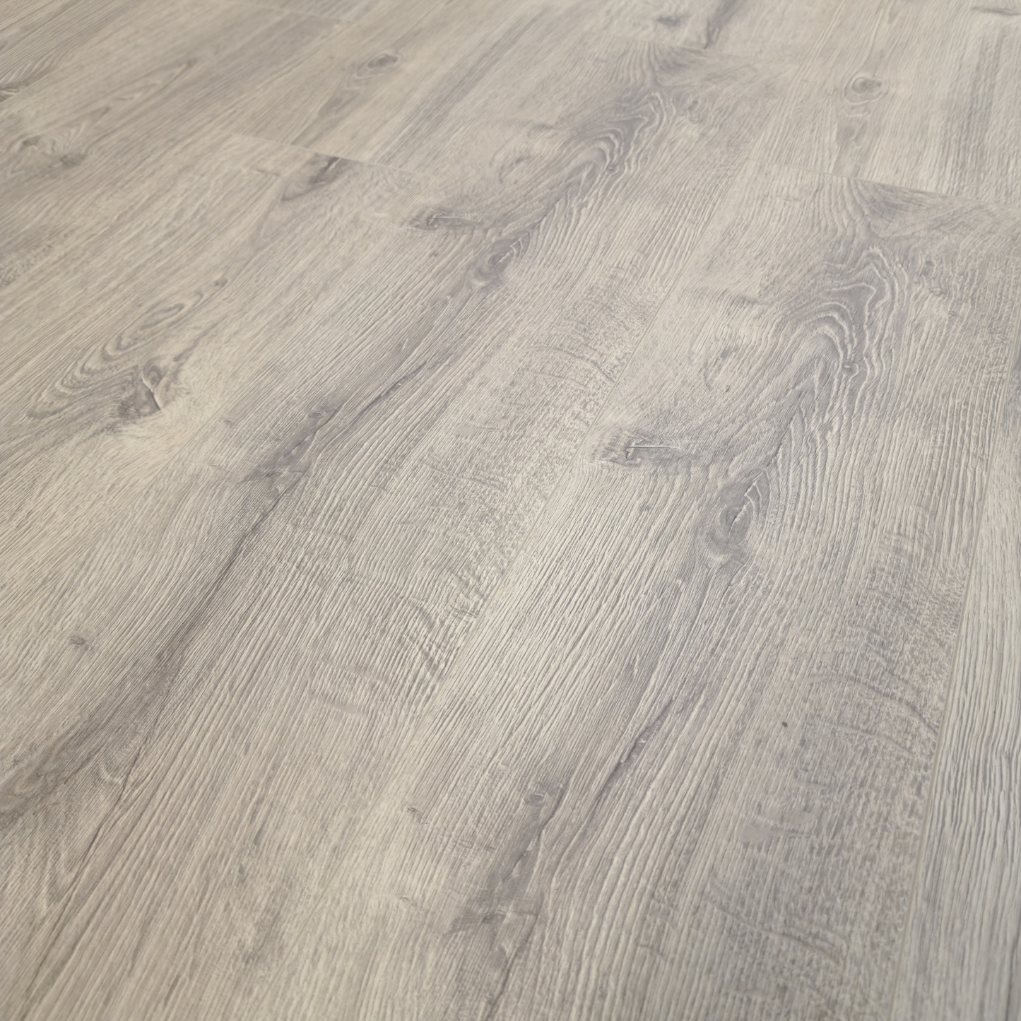 Waterproof Luxury Ivory Oak 8mm Laminate Flooring