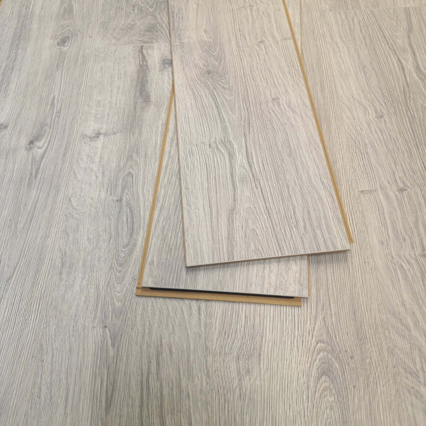 Waterproof Luxury Ivory Oak 8mm Laminate Flooring