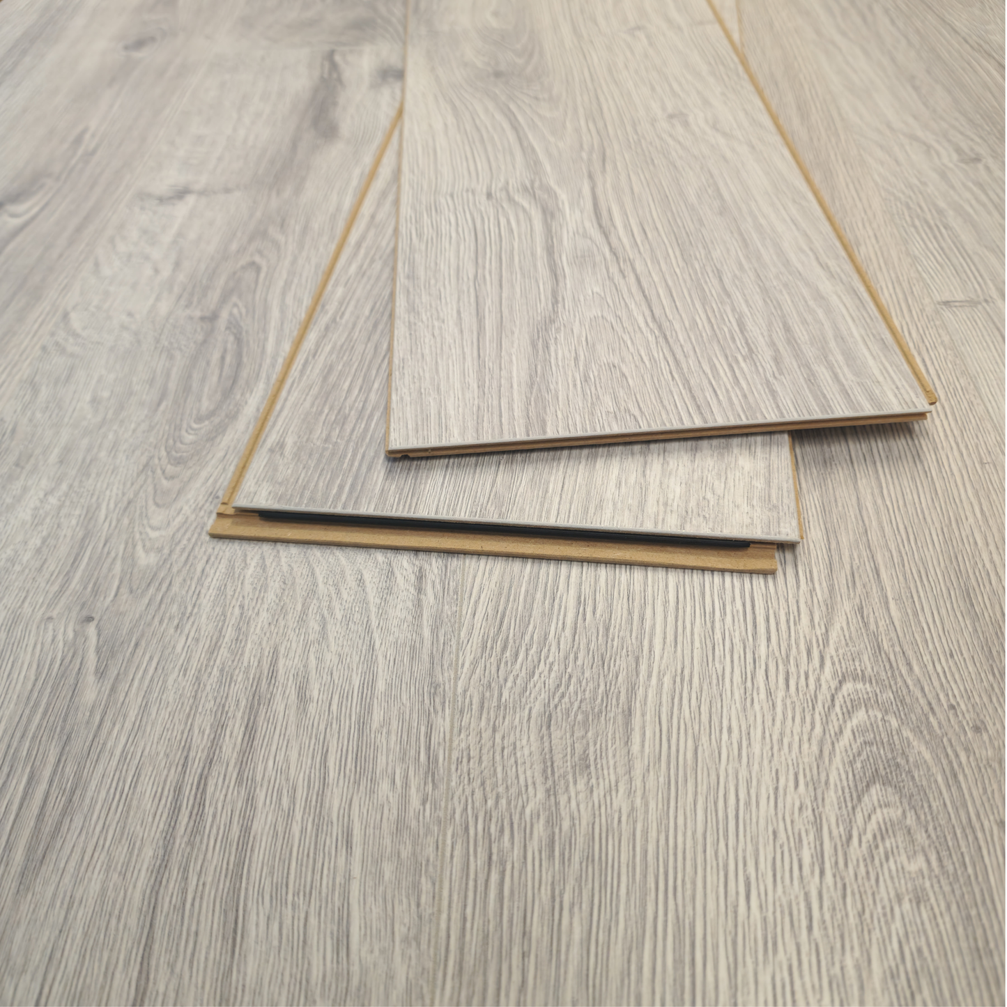 Waterproof Luxury Ivory Oak 8mm Laminate Flooring