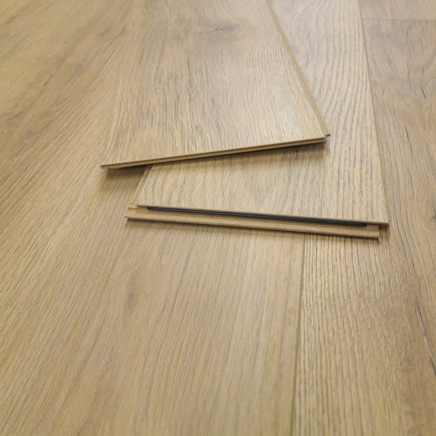 Waterproof Luxury Lightwood Oak 8mm Laminate Flooring