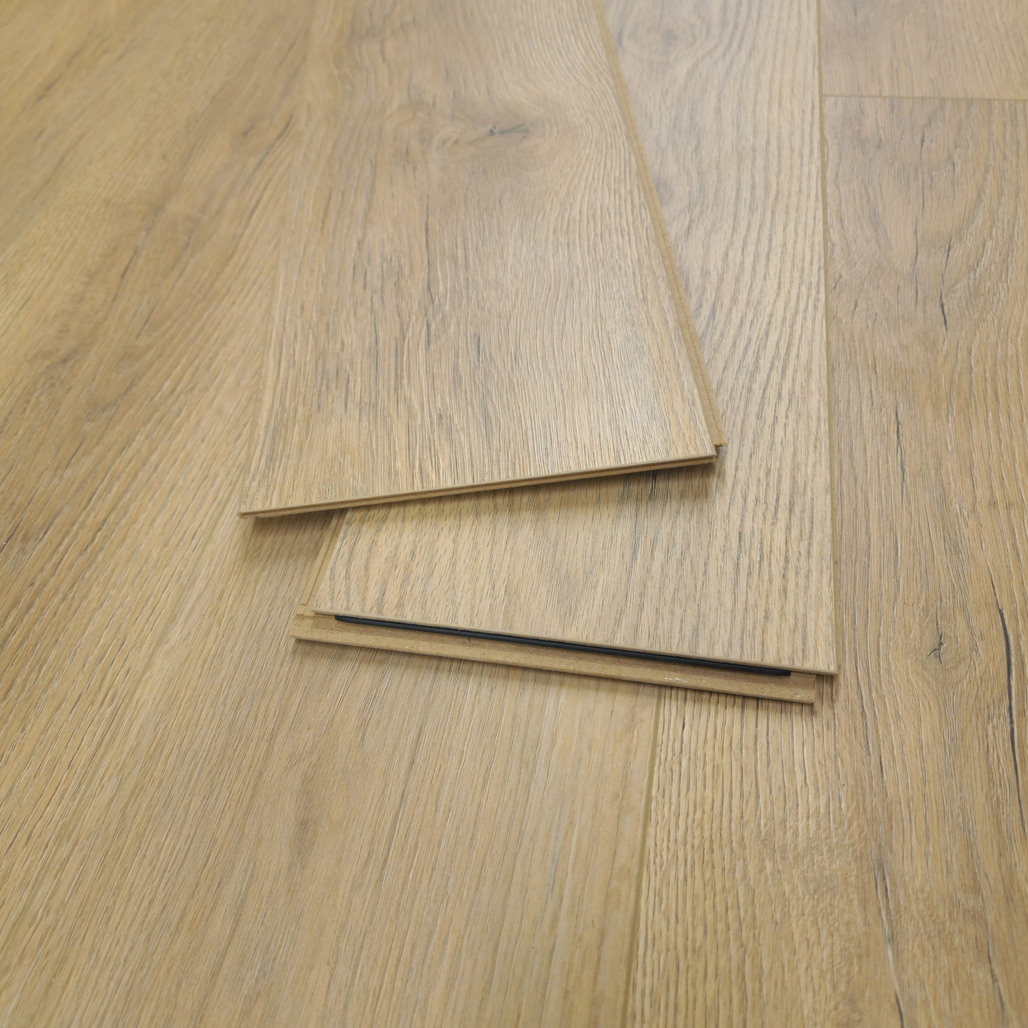 Waterproof Luxury Lightwood Oak 8mm Laminate Flooring