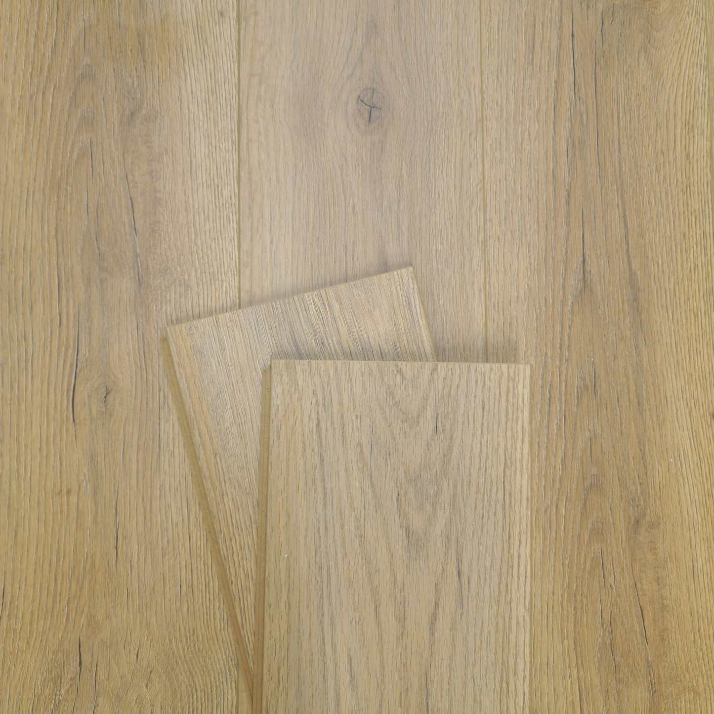 Waterproof Luxury Lightwood Oak 8mm Laminate Flooring