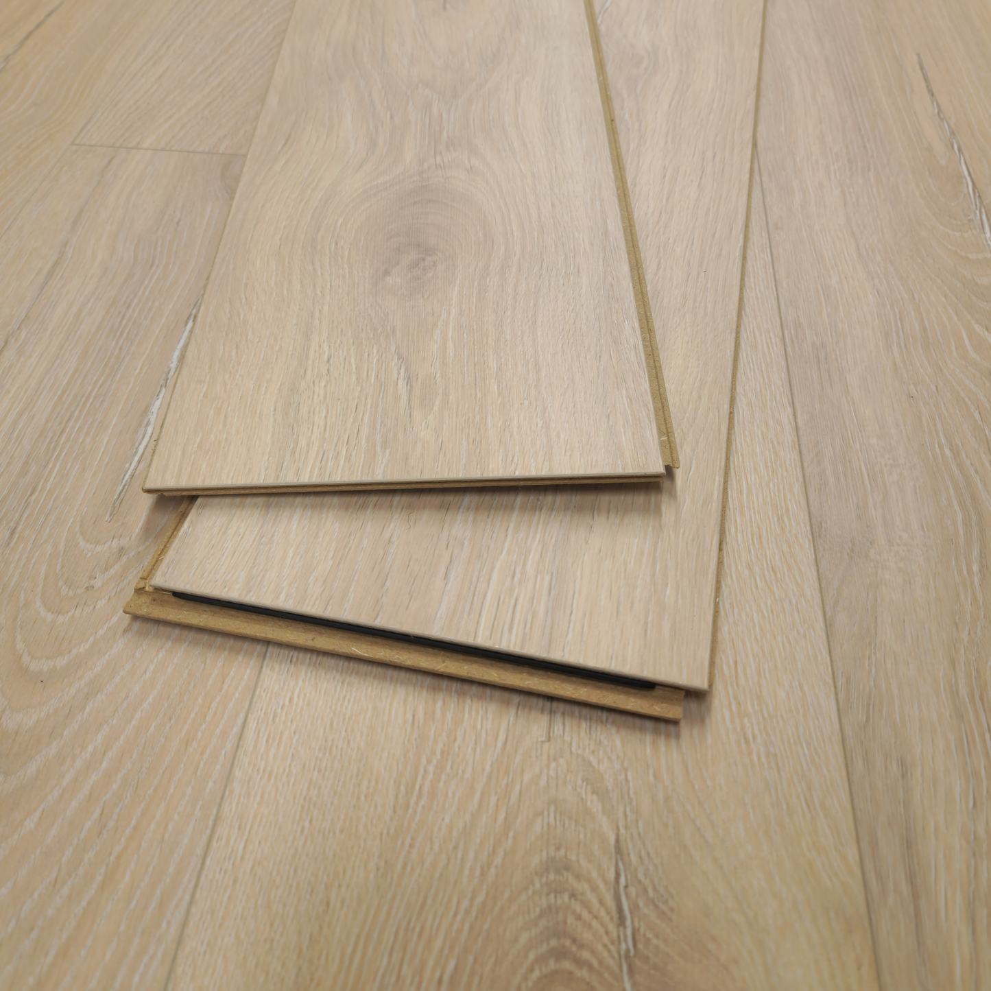 Waterproof Luxury Sunbeam Oak 8mm Laminate Flooring