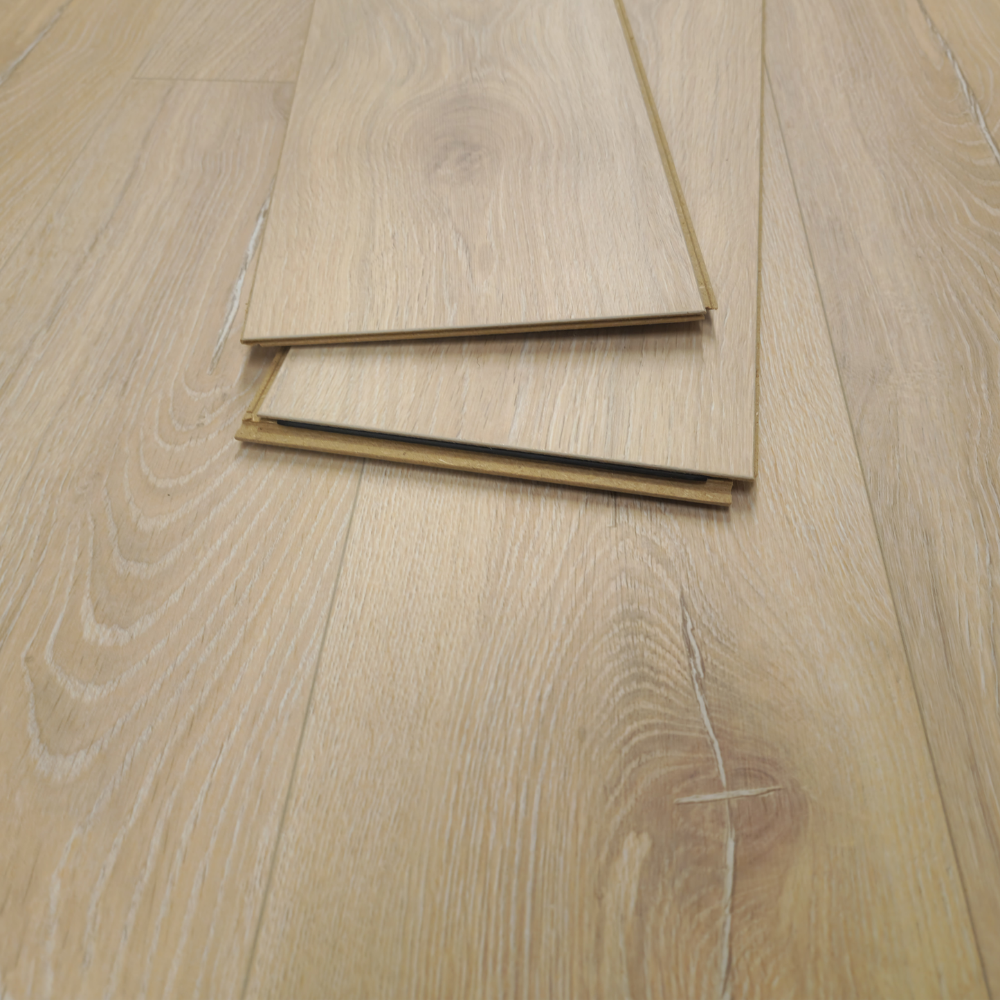 Waterproof Luxury Sunbeam Oak 8mm Laminate Flooring